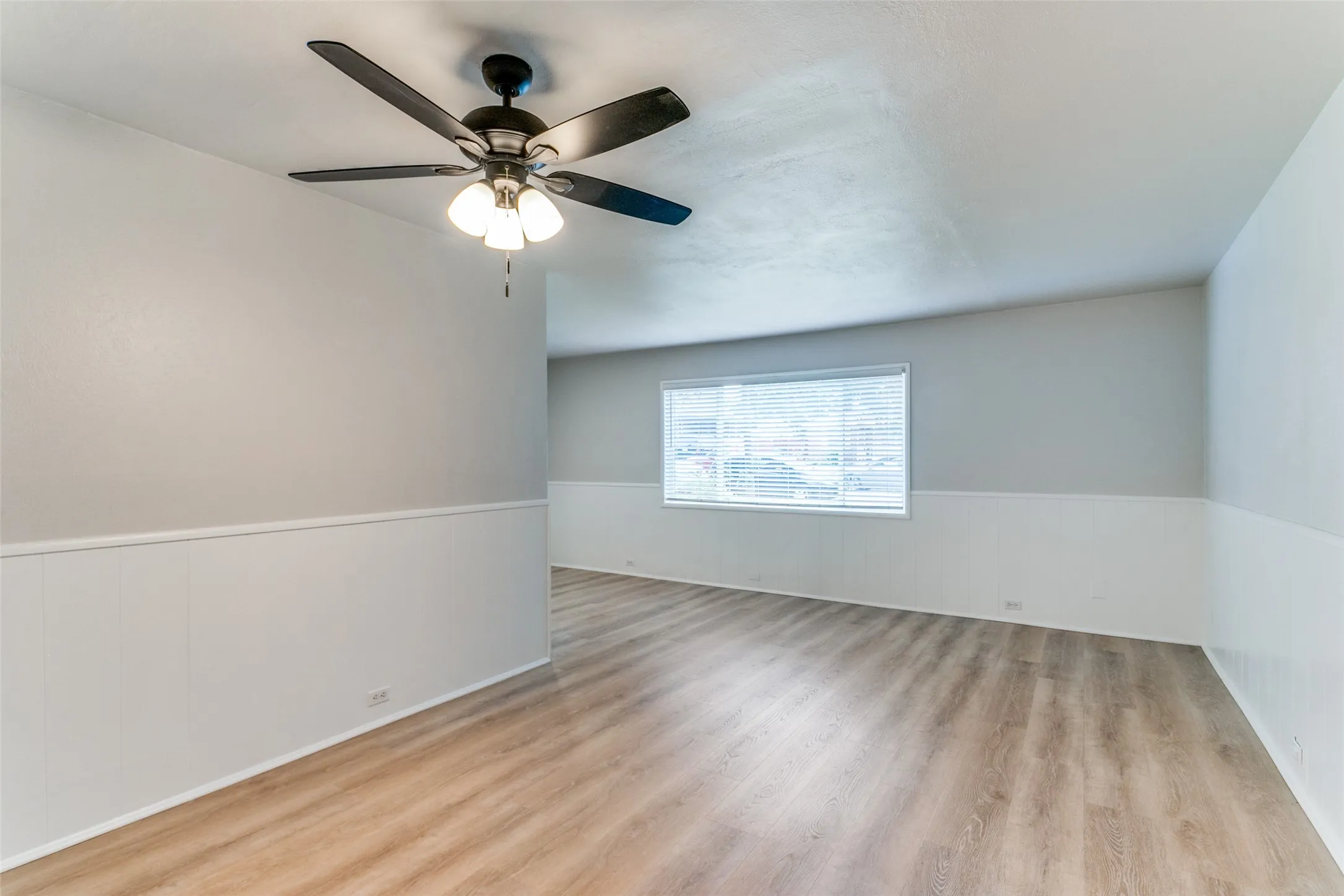 Duplex For Rent in Dallas County , 724 N Boulevard Terrace, Dallas, Texas 75211, 2 Bedroom, 1 Bathroom, Garage spaces, 886 Sqft, built in 1960, mls#21398965, Real Estate Agent in Dallas, Homes For Rent in Dallas county, Homes For Rent in Dallas, Realtor in Dallas Texas, Real Estate Brokerage Independent Realty Texas, Luminita Cordes Realtor