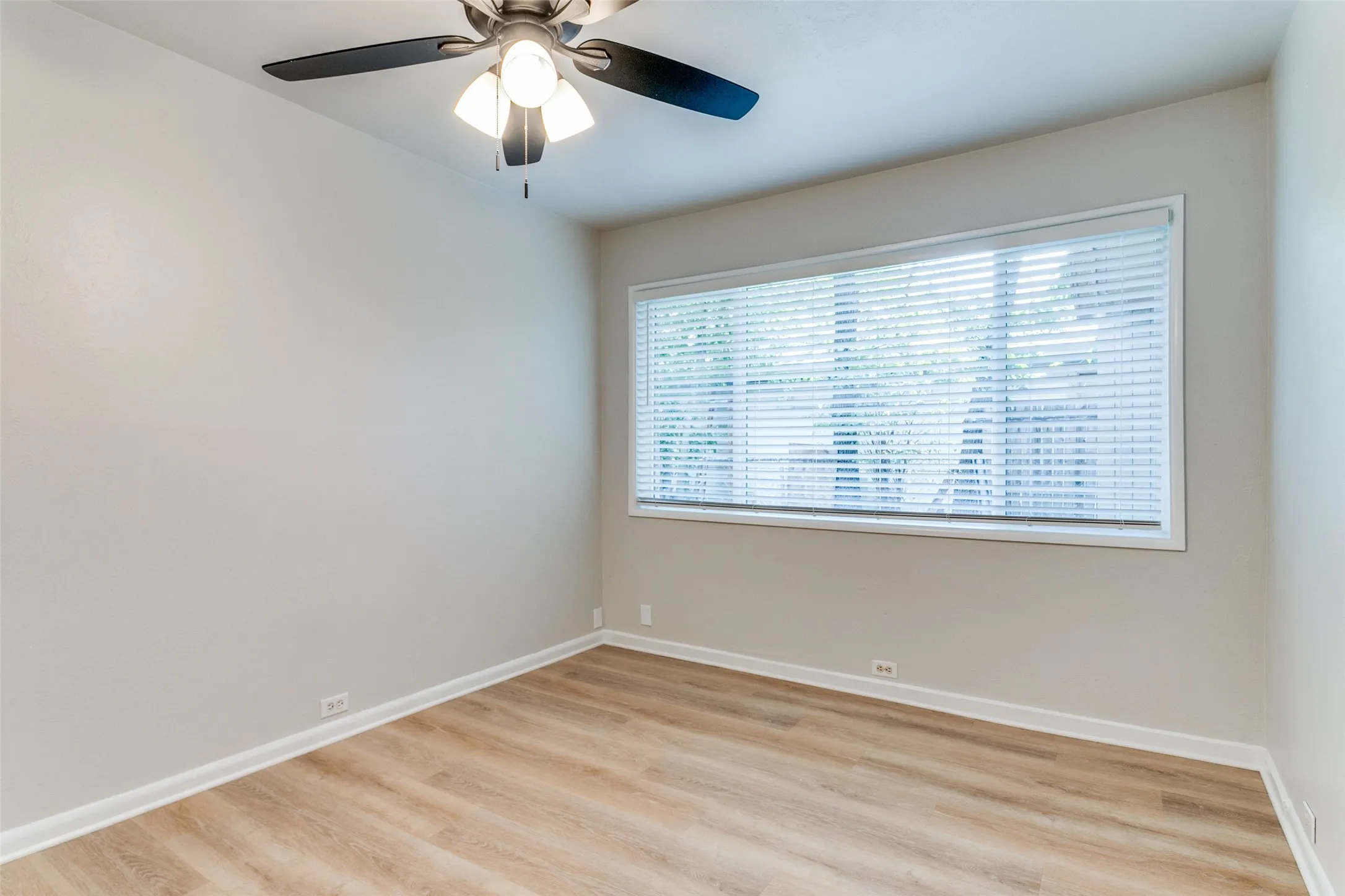 Duplex For Rent in Dallas County , 724 N Boulevard Terrace, Dallas, Texas 75211, 2 Bedroom, 1 Bathroom, Garage spaces, 886 Sqft, built in 1960, mls#21398965, Real Estate Agent in Dallas, Homes For Rent in Dallas county, Homes For Rent in Dallas, Realtor in Dallas Texas, Real Estate Brokerage Independent Realty Texas, Luminita Cordes Realtor