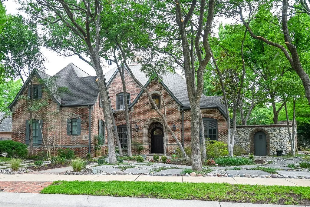 Single Family Residence For Sale in Dallas County , 711 Lexington Avenue, Coppell, Texas 75019, 5 Bedroom, 5 Bathroom, 3 Garage spaces, 4,854 Sqft, built in 2000, mls#21399085, Real Estate Agent in Coppell, Homes For Sale in Dallas county, Homes For Sale in Coppell, Realtor in Coppell Texas, Real Estate Brokerage Independent Realty Texas, Luminita Cordes Realtor