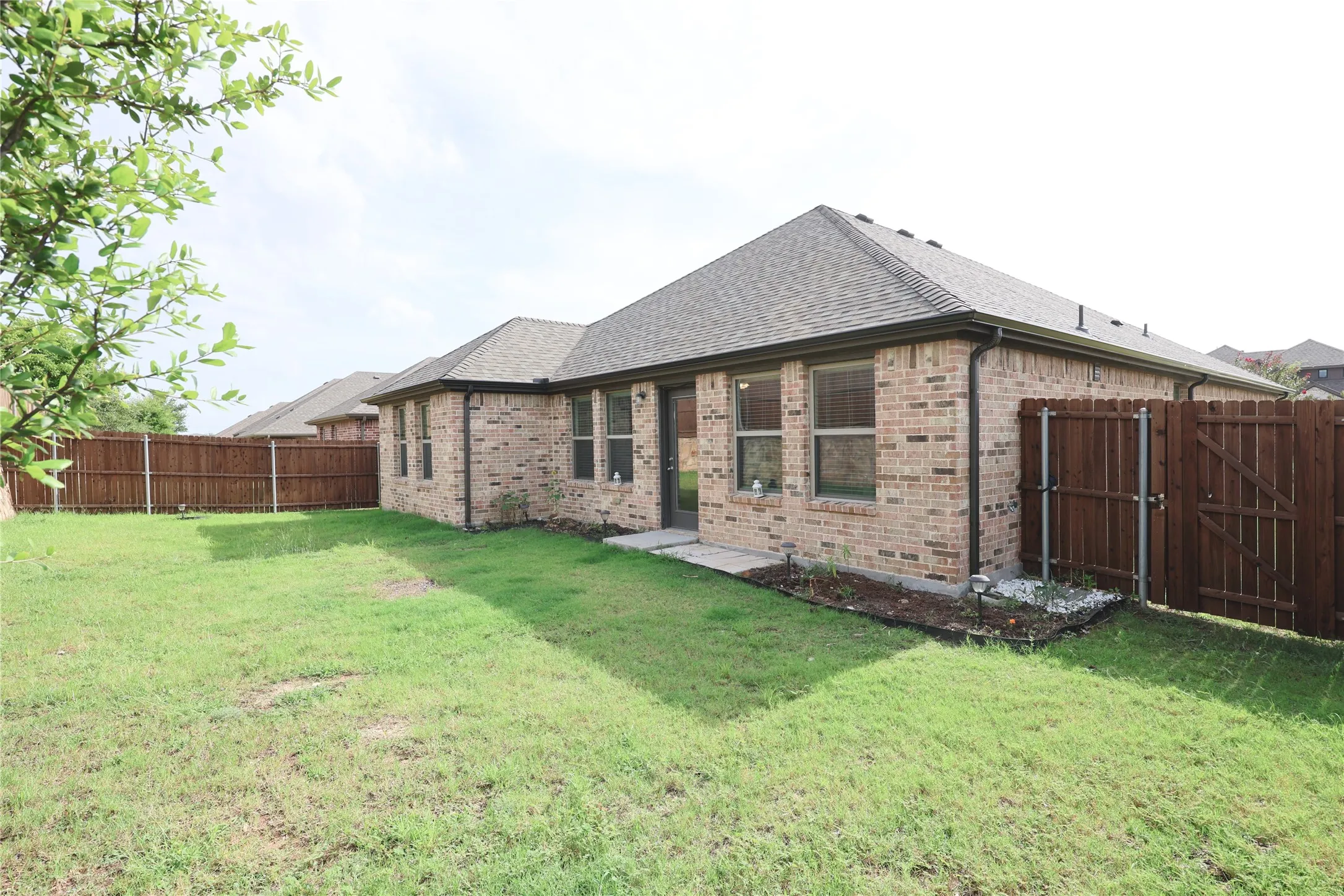 Single Family Residence For Rent in Collin County , 4012 Mockingbird Lane, Melissa, Texas 75454, 4 Bedroom, 3 Bathroom, 2 Garage spaces, 1,938 Sqft, built in 2021, mls#21398510, Real Estate Agent in Melissa, Homes For Rent in Collin county, Homes For Rent in Melissa, Realtor in Melissa Texas, Real Estate Brokerage Independent Realty Texas, Luminita Cordes Realtor