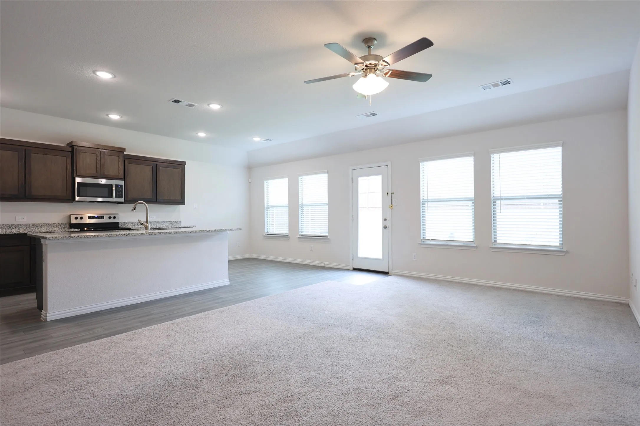 Single Family Residence For Rent in Collin County , 4012 Mockingbird Lane, Melissa, Texas 75454, 4 Bedroom, 3 Bathroom, 2 Garage spaces, 1,938 Sqft, built in 2021, mls#21398510, Real Estate Agent in Melissa, Homes For Rent in Collin county, Homes For Rent in Melissa, Realtor in Melissa Texas, Real Estate Brokerage Independent Realty Texas, Luminita Cordes Realtor