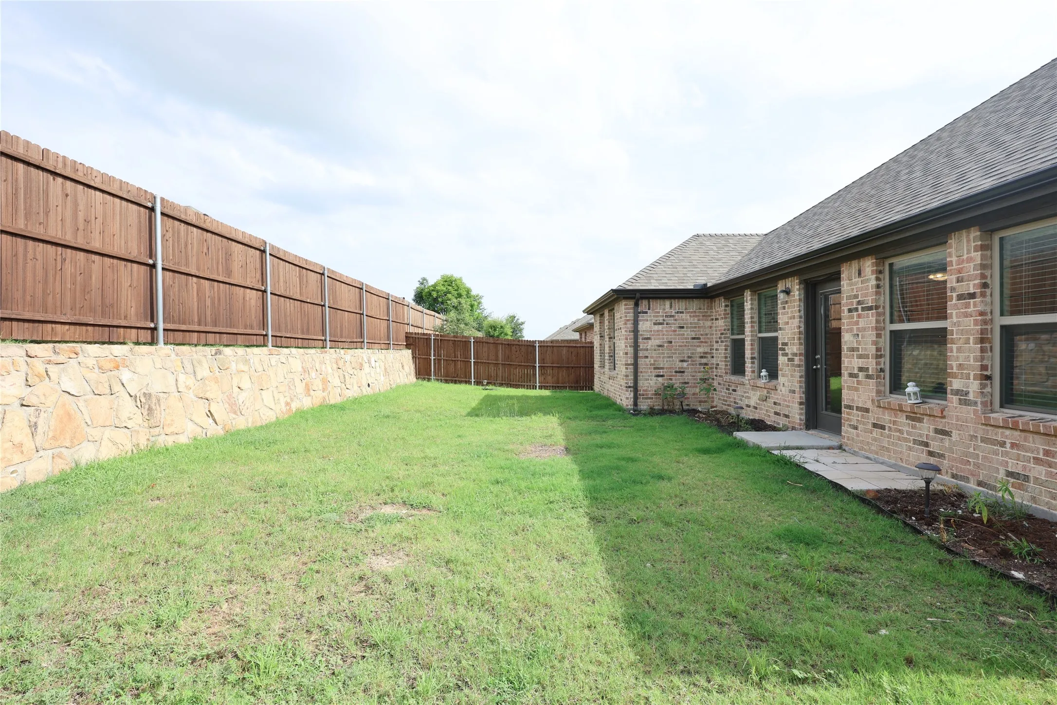 Single Family Residence For Rent in Collin County , 4012 Mockingbird Lane, Melissa, Texas 75454, 4 Bedroom, 3 Bathroom, 2 Garage spaces, 1,938 Sqft, built in 2021, mls#21398510, Real Estate Agent in Melissa, Homes For Rent in Collin county, Homes For Rent in Melissa, Realtor in Melissa Texas, Real Estate Brokerage Independent Realty Texas, Luminita Cordes Realtor