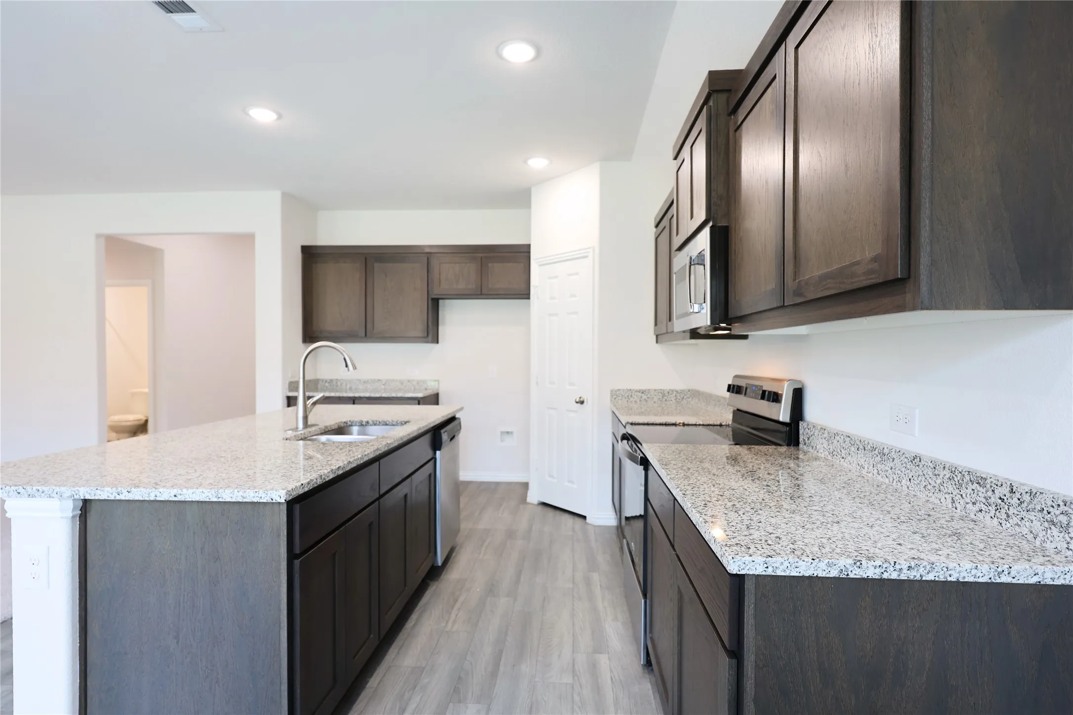 Single Family Residence For Rent in Collin County , 4012 Mockingbird Lane, Melissa, Texas 75454, 4 Bedroom, 3 Bathroom, 2 Garage spaces, 1,938 Sqft, built in 2021, mls#21398510, Real Estate Agent in Melissa, Homes For Rent in Collin county, Homes For Rent in Melissa, Realtor in Melissa Texas, Real Estate Brokerage Independent Realty Texas, Luminita Cordes Realtor