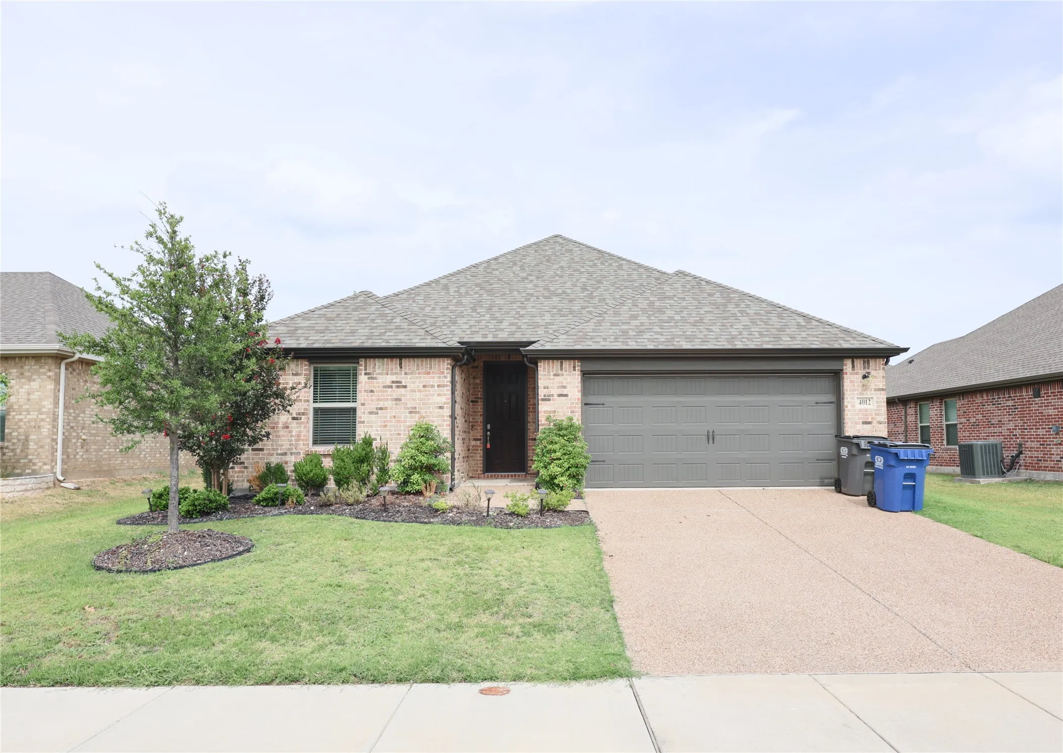 Single Family Residence For Rent in Collin County , 4012 Mockingbird Lane, Melissa, Texas 75454, 4 Bedroom, 3 Bathroom, 2 Garage spaces, 1,938 Sqft, built in 2021, mls#21398510, Real Estate Agent in Melissa, Homes For Rent in Collin county, Homes For Rent in Melissa, Realtor in Melissa Texas, Real Estate Brokerage Independent Realty Texas, Luminita Cordes Realtor