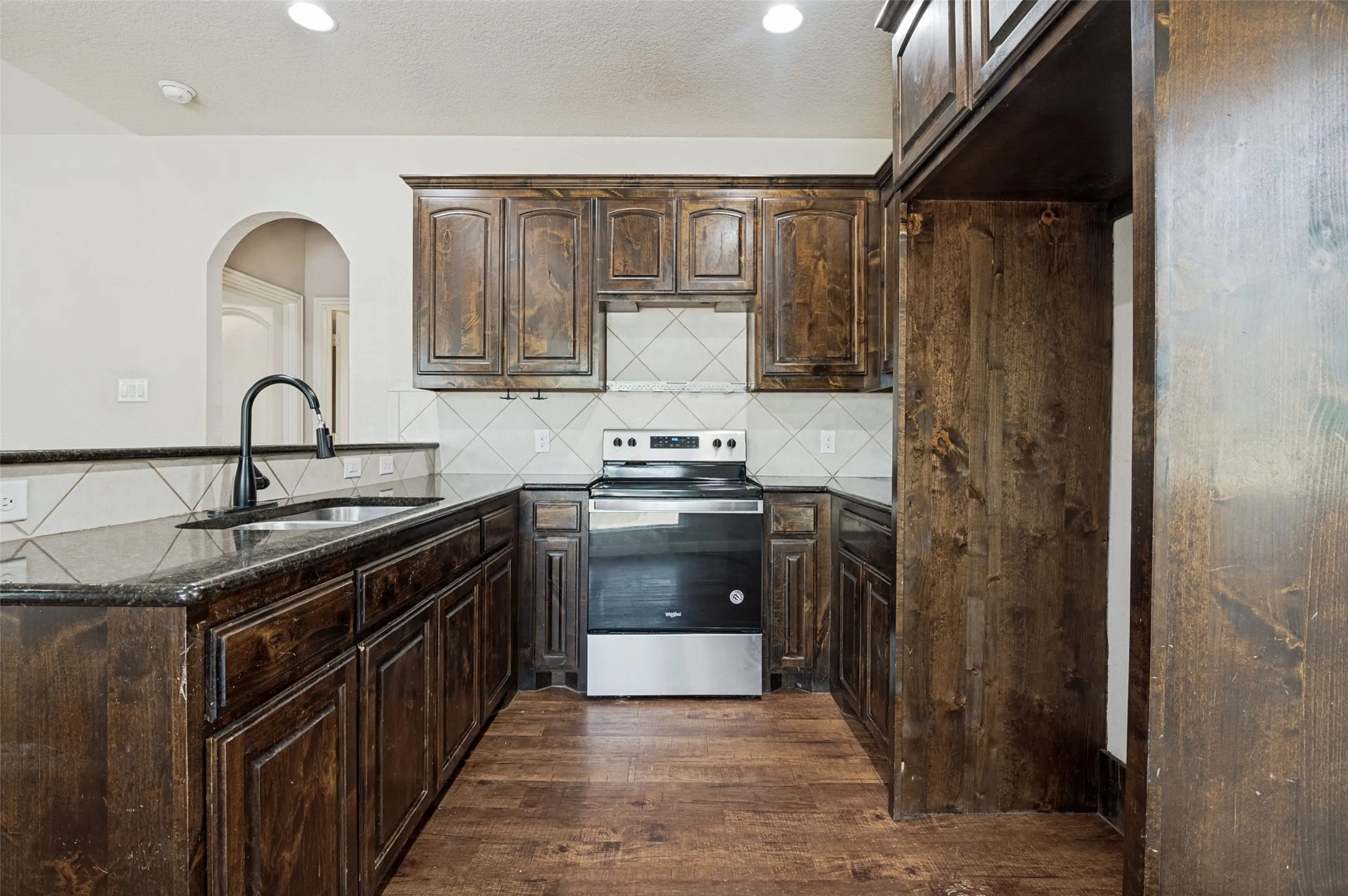 Single Family Residence For Sale in Ellis County , 207 Ennis Street, Waxahachie, Texas 75165, 4 Bedroom, 2 Bathroom, Garage spaces, 1,478 Sqft, built in 2016, mls#21398729, Real Estate Agent in Waxahachie, Homes For Sale in Ellis county, Homes For Sale in Waxahachie, Realtor in Waxahachie Texas, Real Estate Brokerage Independent Realty Texas, Luminita Cordes Realtor