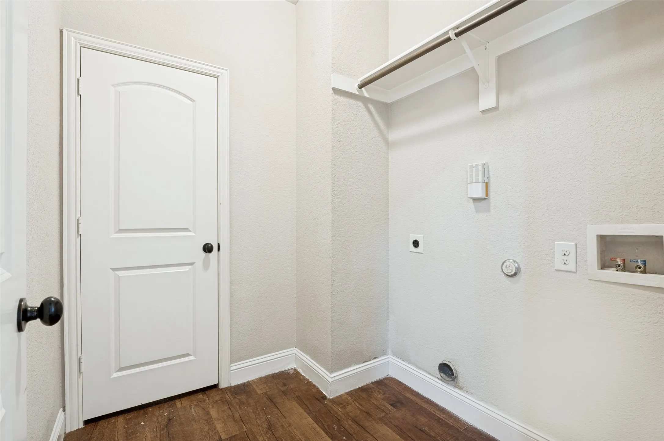 Single Family Residence For Sale in Ellis County , 207 Ennis Street, Waxahachie, Texas 75165, 4 Bedroom, 2 Bathroom, Garage spaces, 1,478 Sqft, built in 2016, mls#21398729, Real Estate Agent in Waxahachie, Homes For Sale in Ellis county, Homes For Sale in Waxahachie, Realtor in Waxahachie Texas, Real Estate Brokerage Independent Realty Texas, Luminita Cordes Realtor