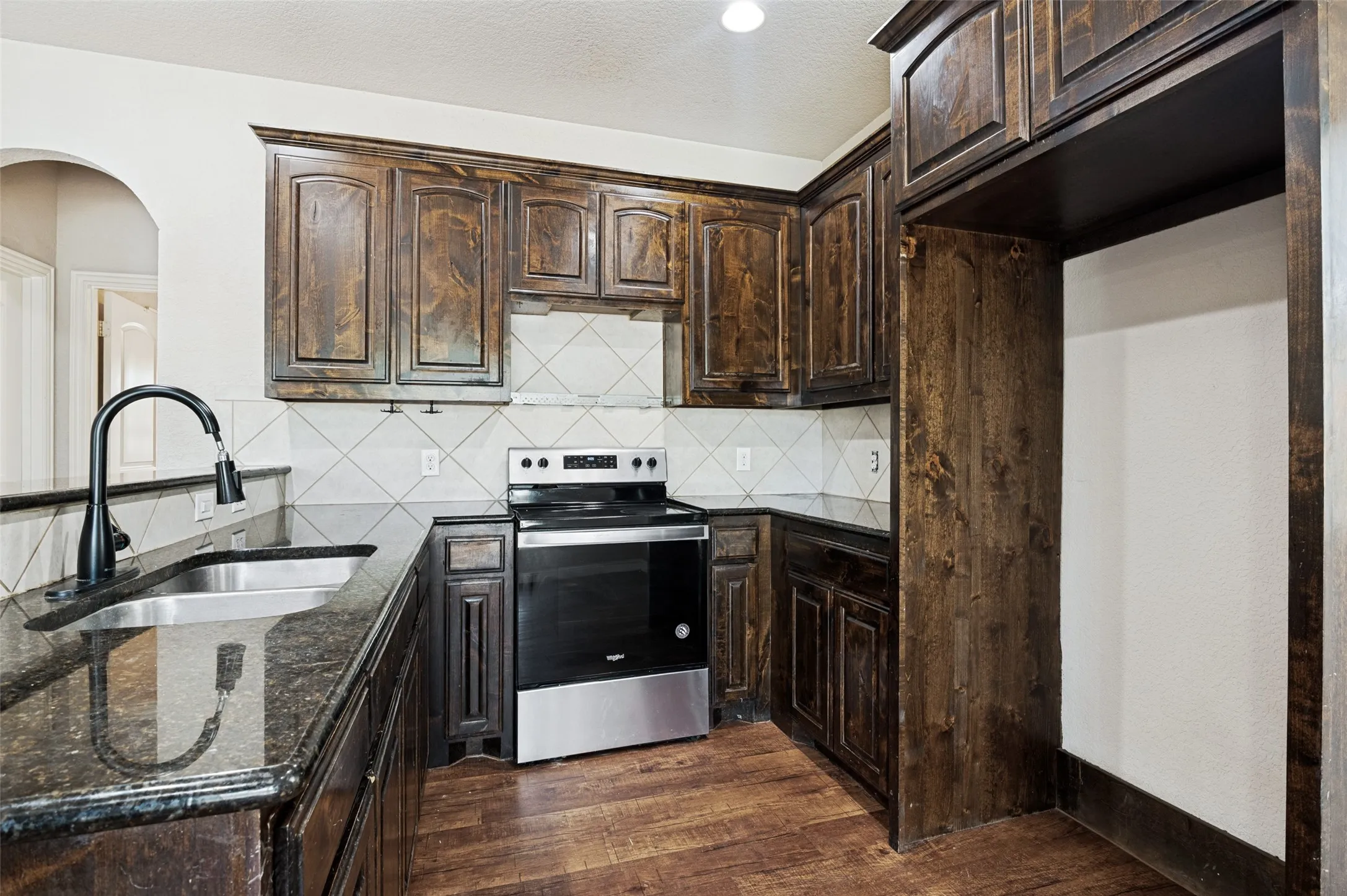 Single Family Residence For Sale in Ellis County , 207 Ennis Street, Waxahachie, Texas 75165, 4 Bedroom, 2 Bathroom, Garage spaces, 1,478 Sqft, built in 2016, mls#21398729, Real Estate Agent in Waxahachie, Homes For Sale in Ellis county, Homes For Sale in Waxahachie, Realtor in Waxahachie Texas, Real Estate Brokerage Independent Realty Texas, Luminita Cordes Realtor