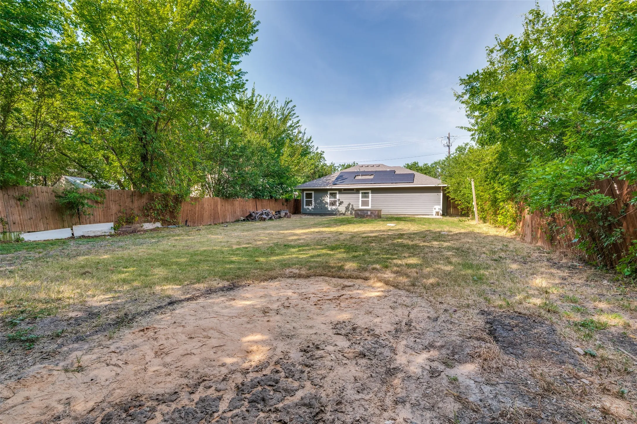 Single Family Residence For Sale in Ellis County , 207 Ennis Street, Waxahachie, Texas 75165, 4 Bedroom, 2 Bathroom, Garage spaces, 1,478 Sqft, built in 2016, mls#21398729, Real Estate Agent in Waxahachie, Homes For Sale in Ellis county, Homes For Sale in Waxahachie, Realtor in Waxahachie Texas, Real Estate Brokerage Independent Realty Texas, Luminita Cordes Realtor