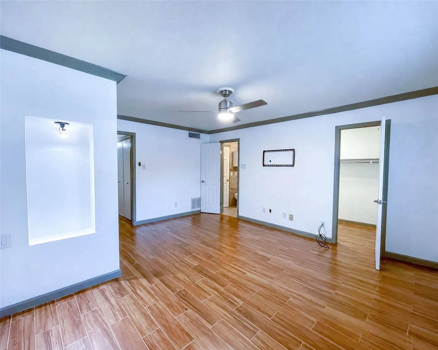 Townhouse For Rent in Dallas County , 6544 Chicory Court, Dallas, Texas 75214, 2 Bedroom, 3 Bathroom, 2 Garage spaces, 1,364 Sqft, built in 1974, mls#21398495, Real Estate Agent in Dallas, Homes For Rent in Dallas county, Homes For Rent in Dallas, Realtor in Dallas Texas, Real Estate Brokerage Independent Realty Texas, Luminita Cordes Realtor