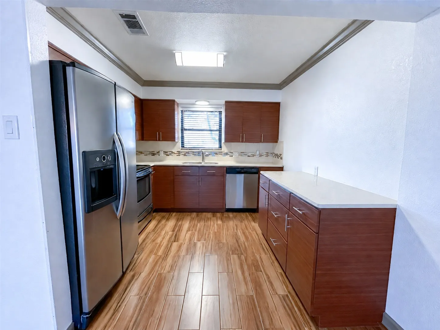 Townhouse For Rent in Dallas County , 6544 Chicory Court, Dallas, Texas 75214, 2 Bedroom, 3 Bathroom, 2 Garage spaces, 1,364 Sqft, built in 1974, mls#21398495, Real Estate Agent in Dallas, Homes For Rent in Dallas county, Homes For Rent in Dallas, Realtor in Dallas Texas, Real Estate Brokerage Independent Realty Texas, Luminita Cordes Realtor
