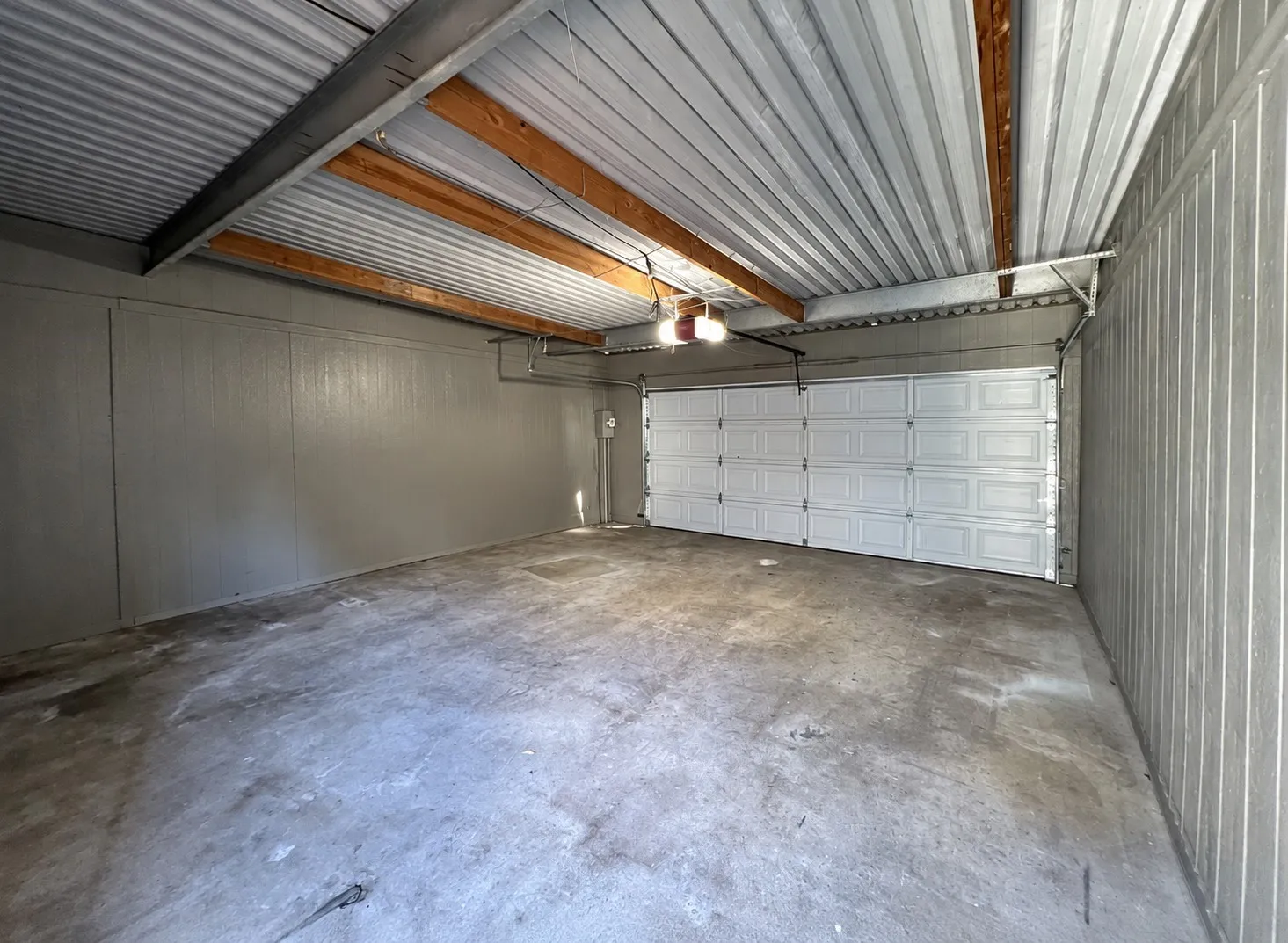 Townhouse For Rent in Dallas County , 6544 Chicory Court, Dallas, Texas 75214, 2 Bedroom, 3 Bathroom, 2 Garage spaces, 1,364 Sqft, built in 1974, mls#21398495, Real Estate Agent in Dallas, Homes For Rent in Dallas county, Homes For Rent in Dallas, Realtor in Dallas Texas, Real Estate Brokerage Independent Realty Texas, Luminita Cordes Realtor
