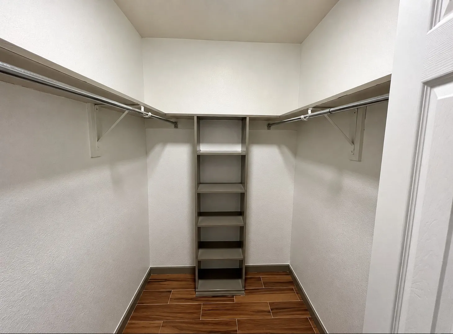 Townhouse For Rent in Dallas County , 6544 Chicory Court, Dallas, Texas 75214, 2 Bedroom, 3 Bathroom, 2 Garage spaces, 1,364 Sqft, built in 1974, mls#21398495, Real Estate Agent in Dallas, Homes For Rent in Dallas county, Homes For Rent in Dallas, Realtor in Dallas Texas, Real Estate Brokerage Independent Realty Texas, Luminita Cordes Realtor