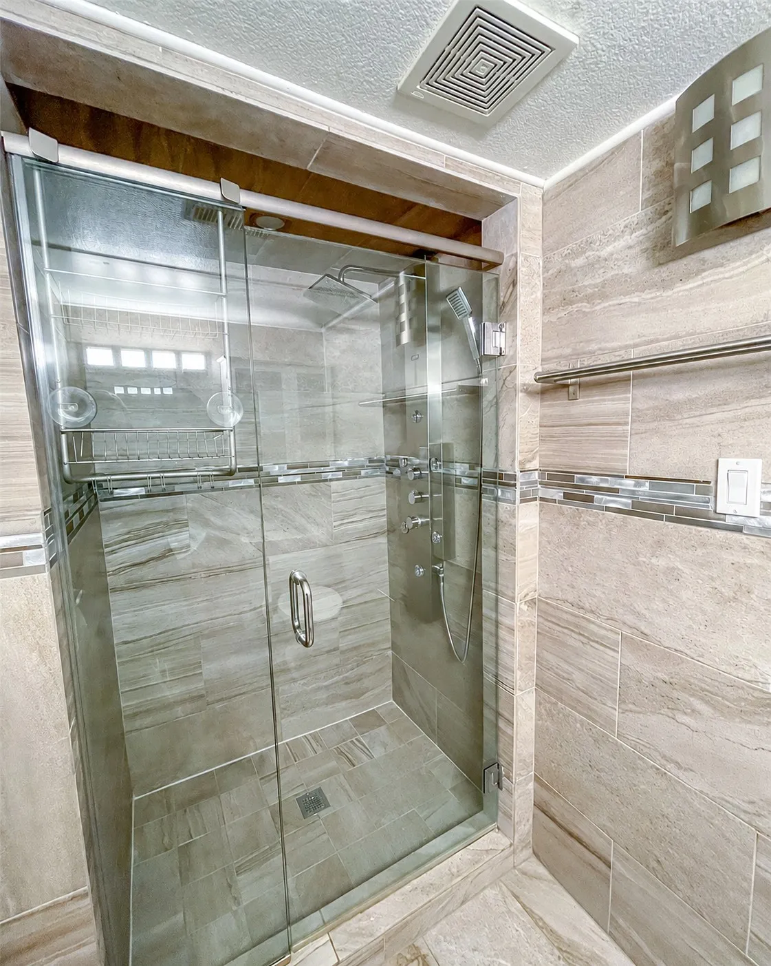 Townhouse For Rent in Dallas County , 6544 Chicory Court, Dallas, Texas 75214, 2 Bedroom, 3 Bathroom, 2 Garage spaces, 1,364 Sqft, built in 1974, mls#21398495, Real Estate Agent in Dallas, Homes For Rent in Dallas county, Homes For Rent in Dallas, Realtor in Dallas Texas, Real Estate Brokerage Independent Realty Texas, Luminita Cordes Realtor