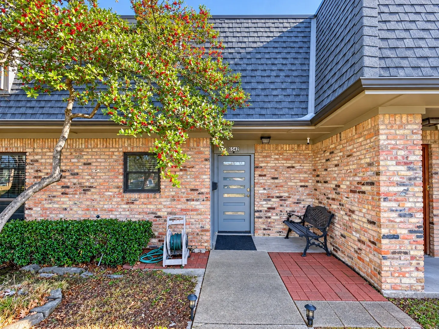 Townhouse For Rent in Dallas County , 6544 Chicory Court, Dallas, Texas 75214, 2 Bedroom, 3 Bathroom, 2 Garage spaces, 1,364 Sqft, built in 1974, mls#21398495, Real Estate Agent in Dallas, Homes For Rent in Dallas county, Homes For Rent in Dallas, Realtor in Dallas Texas, Real Estate Brokerage Independent Realty Texas, Luminita Cordes Realtor