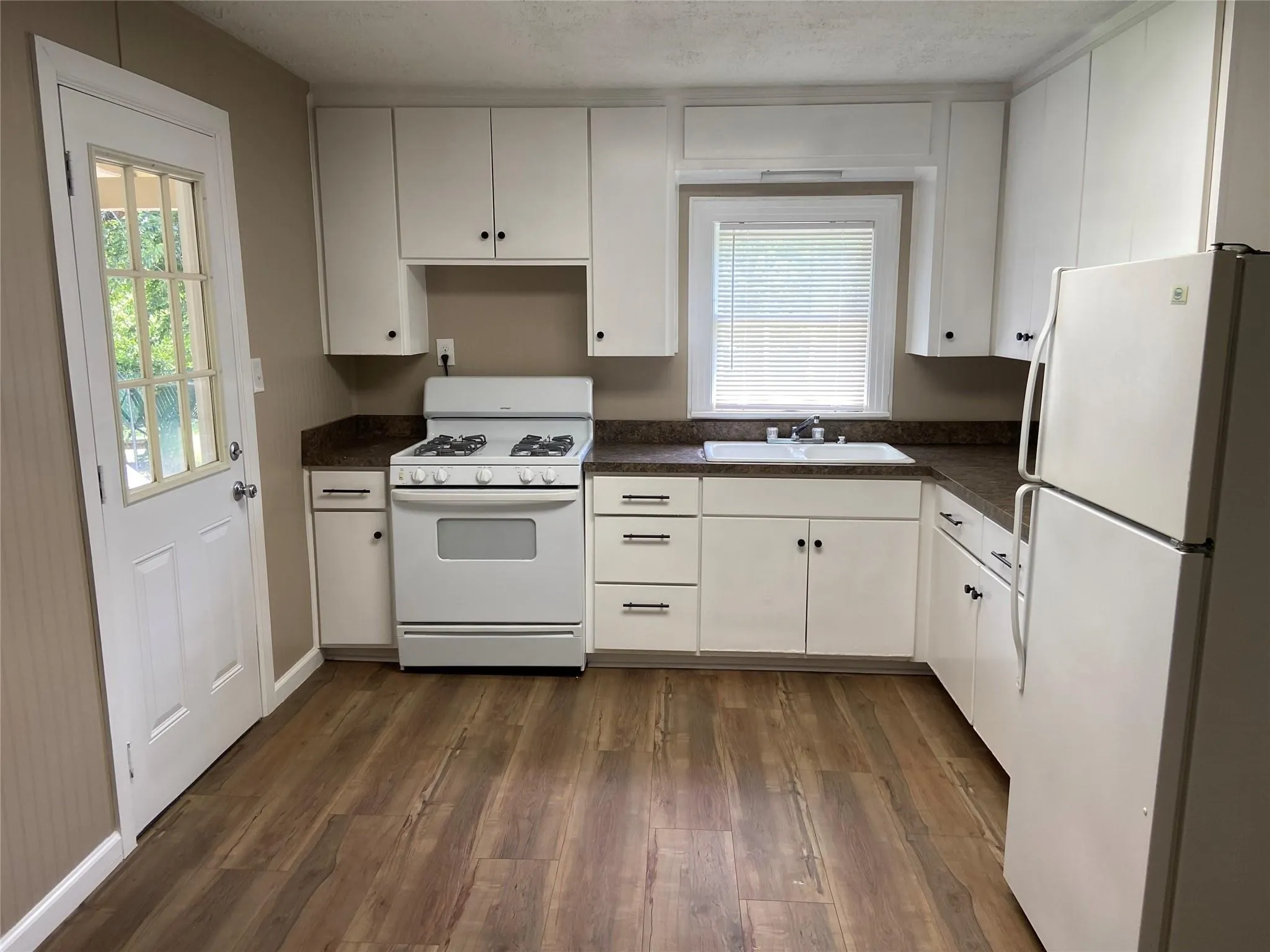 Single Family Residence For Rent in Parker County , 506 N Lamar Street, Weatherford, Texas 76086, 2 Bedroom, 1 Bathroom, 1 Garage spaces, 900 Sqft, built in 0, mls#21397783, Real Estate Agent in Weatherford, Homes For Rent in Parker county, Homes For Rent in Weatherford, Realtor in Weatherford Texas, Real Estate Brokerage Independent Realty Texas, Luminita Cordes Realtor