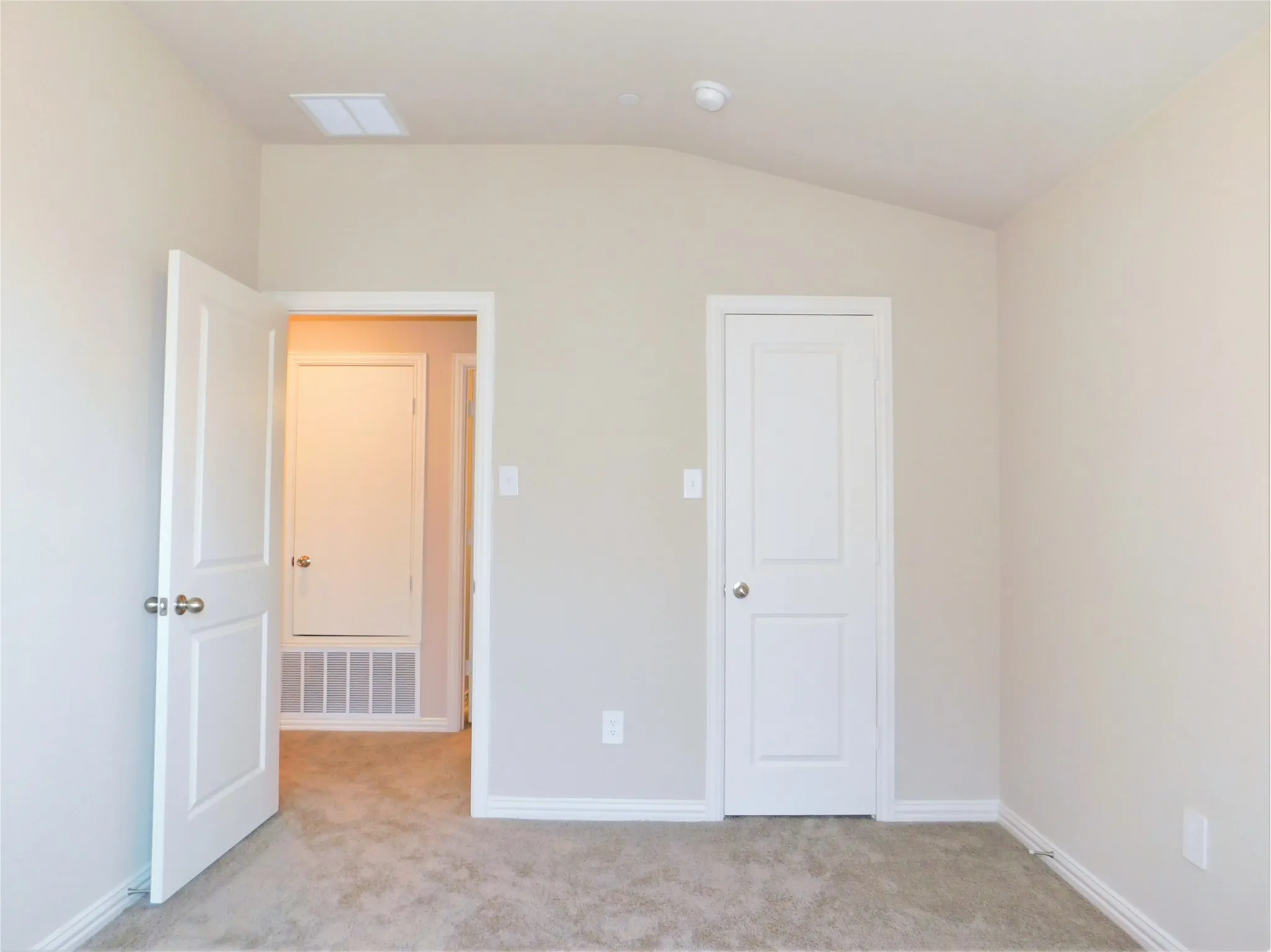 Townhouse For Rent in Denton County , 3325 Solana Circle, Denton, Texas 76207, 3 Bedroom, 3 Bathroom, 2 Garage spaces, 1,752 Sqft, built in 2021, mls#21395860, Real Estate Agent in Denton, Homes For Rent in Denton county, Homes For Rent in Denton, Realtor in Denton Texas, Real Estate Brokerage Independent Realty Texas, Luminita Cordes Realtor