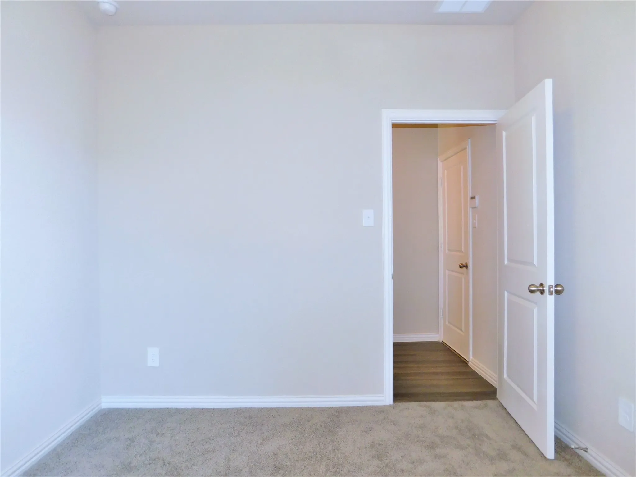 Townhouse For Rent in Denton County , 3325 Solana Circle, Denton, Texas 76207, 3 Bedroom, 3 Bathroom, 2 Garage spaces, 1,752 Sqft, built in 2021, mls#21395860, Real Estate Agent in Denton, Homes For Rent in Denton county, Homes For Rent in Denton, Realtor in Denton Texas, Real Estate Brokerage Independent Realty Texas, Luminita Cordes Realtor