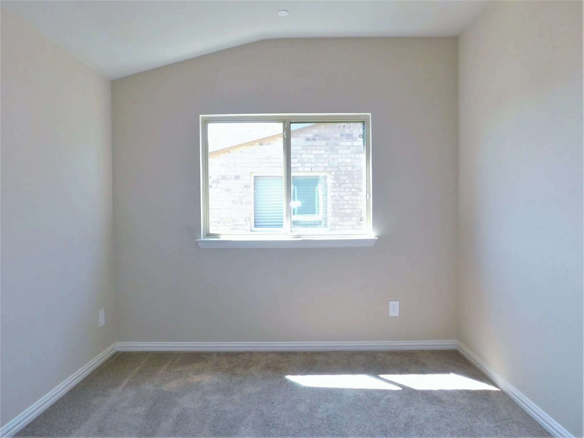 Townhouse For Rent in Denton County , 3325 Solana Circle, Denton, Texas 76207, 3 Bedroom, 3 Bathroom, 2 Garage spaces, 1,752 Sqft, built in 2021, mls#21395860, Real Estate Agent in Denton, Homes For Rent in Denton county, Homes For Rent in Denton, Realtor in Denton Texas, Real Estate Brokerage Independent Realty Texas, Luminita Cordes Realtor
