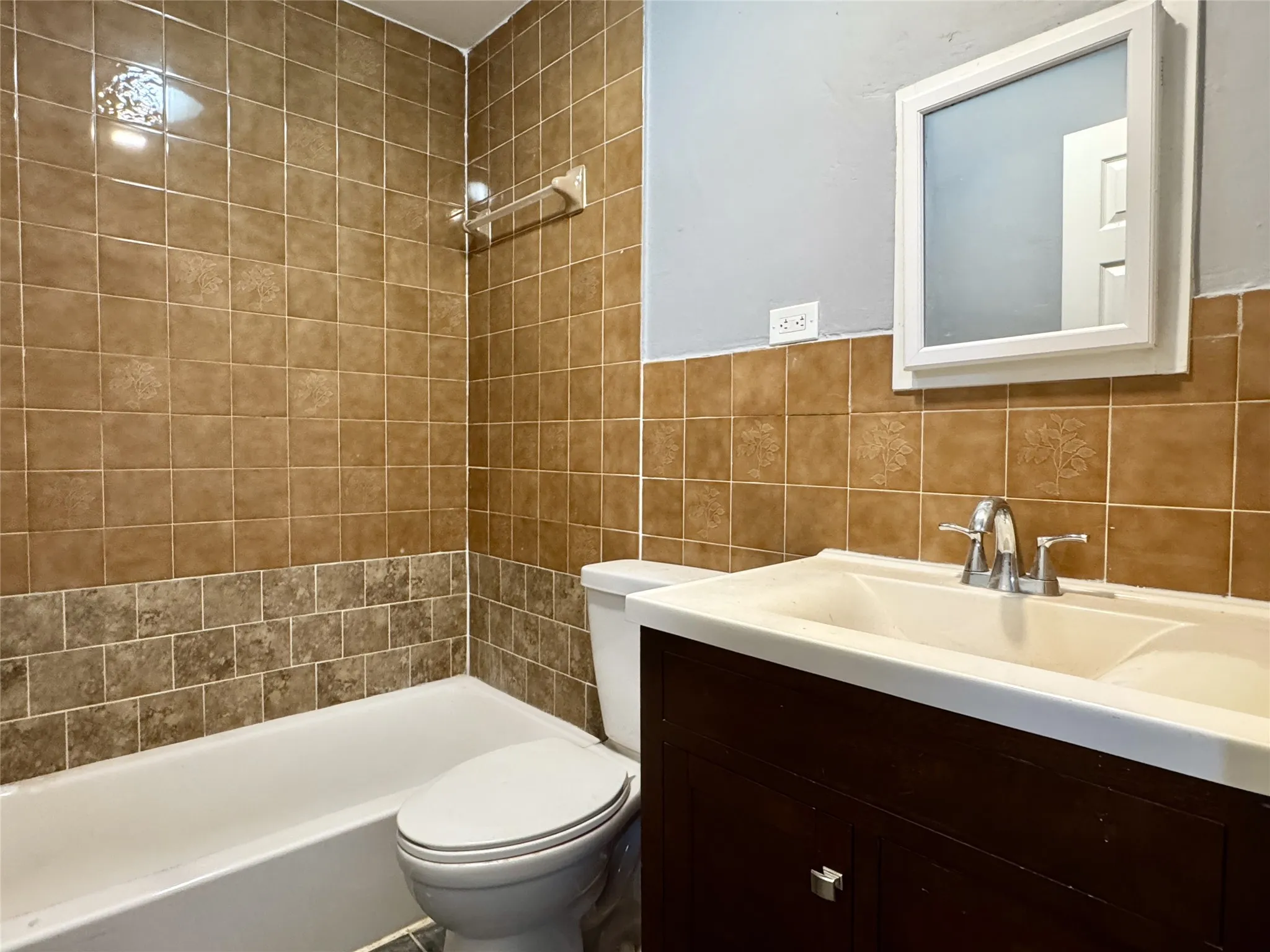 Apartment For Rent in Dallas County , 6006 Worth Street 1, Dallas, Texas 75214, 1 Bedroom, 1 Bathroom, Garage spaces, 700 Sqft, built in 1925, mls#21399125, Real Estate Agent in Dallas, Homes For Rent in Dallas county, Homes For Rent in Dallas, Realtor in Dallas Texas, Real Estate Brokerage Independent Realty Texas, Luminita Cordes Realtor