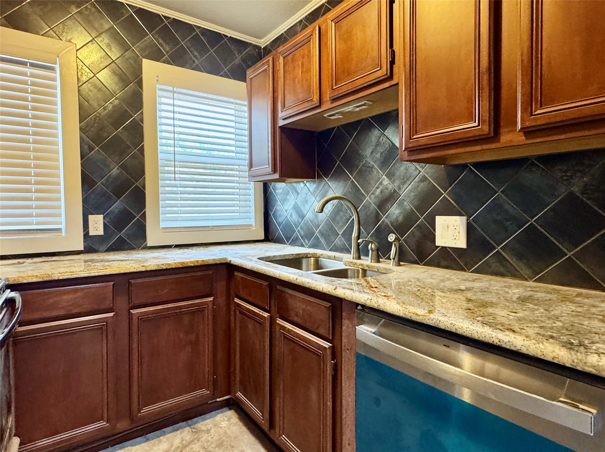 Apartment For Rent in Dallas County , 6006 Worth Street 1, Dallas, Texas 75214, 1 Bedroom, 1 Bathroom, Garage spaces, 700 Sqft, built in 1925, mls#21399125, Real Estate Agent in Dallas, Homes For Rent in Dallas county, Homes For Rent in Dallas, Realtor in Dallas Texas, Real Estate Brokerage Independent Realty Texas, Luminita Cordes Realtor