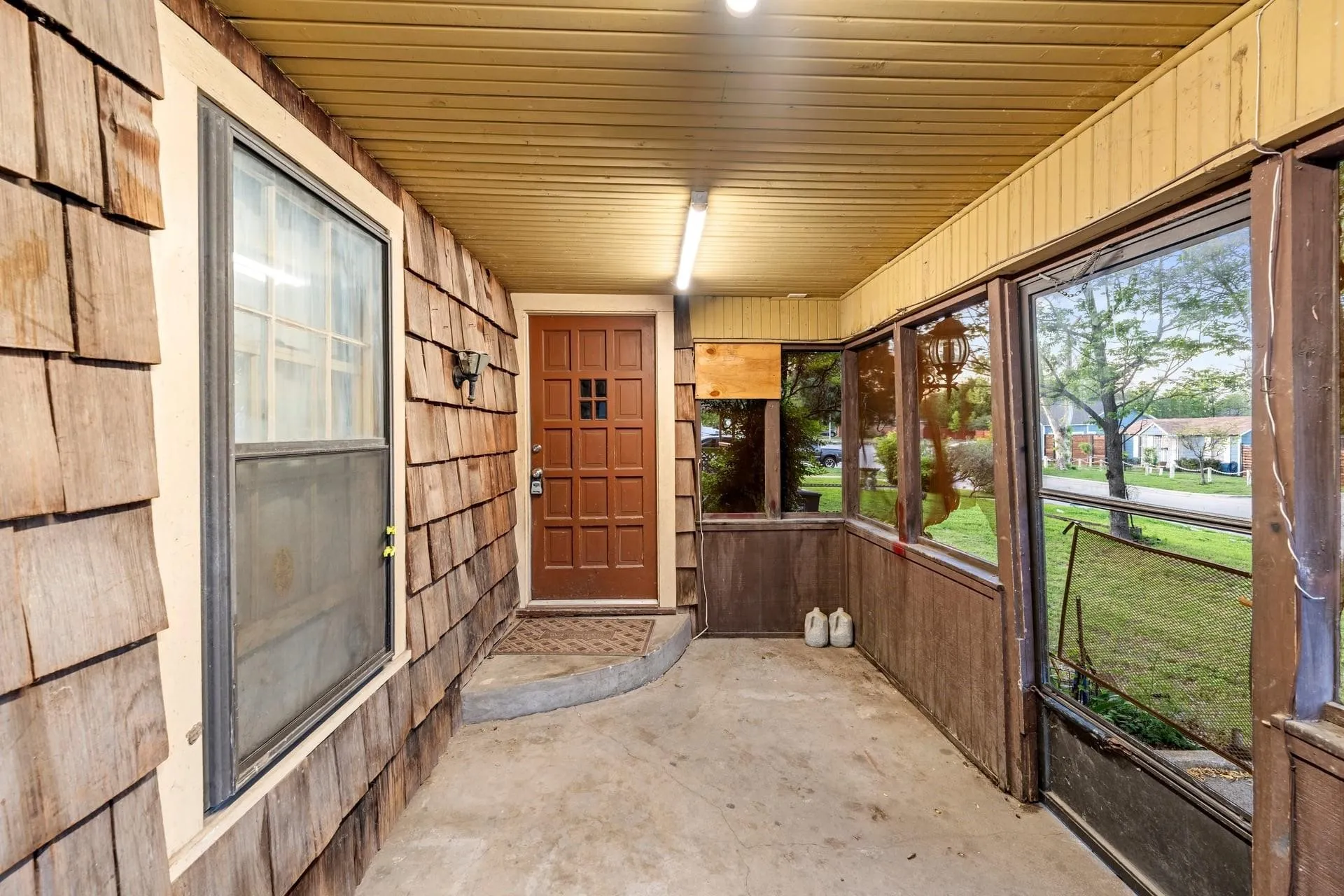 Single Family Residence For Sale in Tarrant County , 2617 Loraine Street, Fort Worth, Texas 76106, 5 Bedroom, 3 Bathroom, Garage spaces, 2,764 Sqft, built in 1958, mls#21398978, Real Estate Agent in Fort Worth, Homes For Sale in Tarrant county, Homes For Sale in Fort Worth, Realtor in Fort Worth Texas, Real Estate Brokerage Independent Realty Texas, Luminita Cordes Realtor
