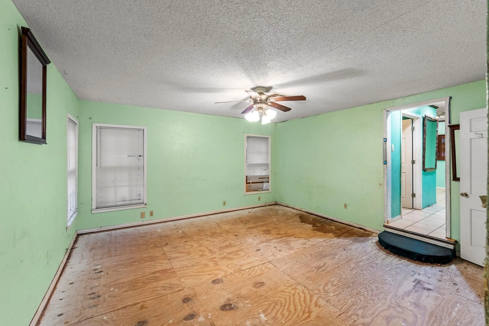 Single Family Residence For Sale in Tarrant County , 2617 Loraine Street, Fort Worth, Texas 76106, 5 Bedroom, 3 Bathroom, Garage spaces, 2,764 Sqft, built in 1958, mls#21398978, Real Estate Agent in Fort Worth, Homes For Sale in Tarrant county, Homes For Sale in Fort Worth, Realtor in Fort Worth Texas, Real Estate Brokerage Independent Realty Texas, Luminita Cordes Realtor