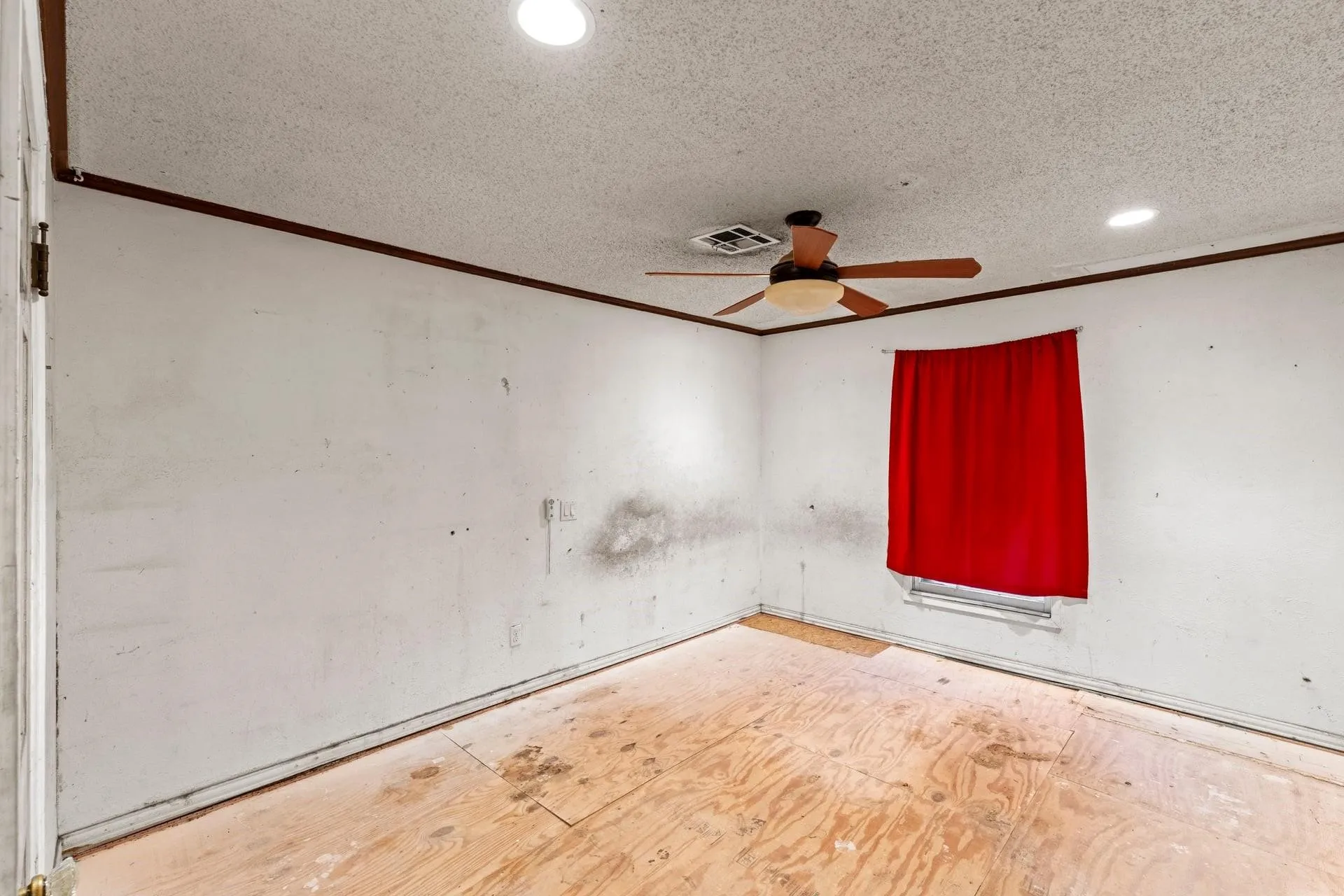 Single Family Residence For Sale in Tarrant County , 2617 Loraine Street, Fort Worth, Texas 76106, 5 Bedroom, 3 Bathroom, Garage spaces, 2,764 Sqft, built in 1958, mls#21398978, Real Estate Agent in Fort Worth, Homes For Sale in Tarrant county, Homes For Sale in Fort Worth, Realtor in Fort Worth Texas, Real Estate Brokerage Independent Realty Texas, Luminita Cordes Realtor
