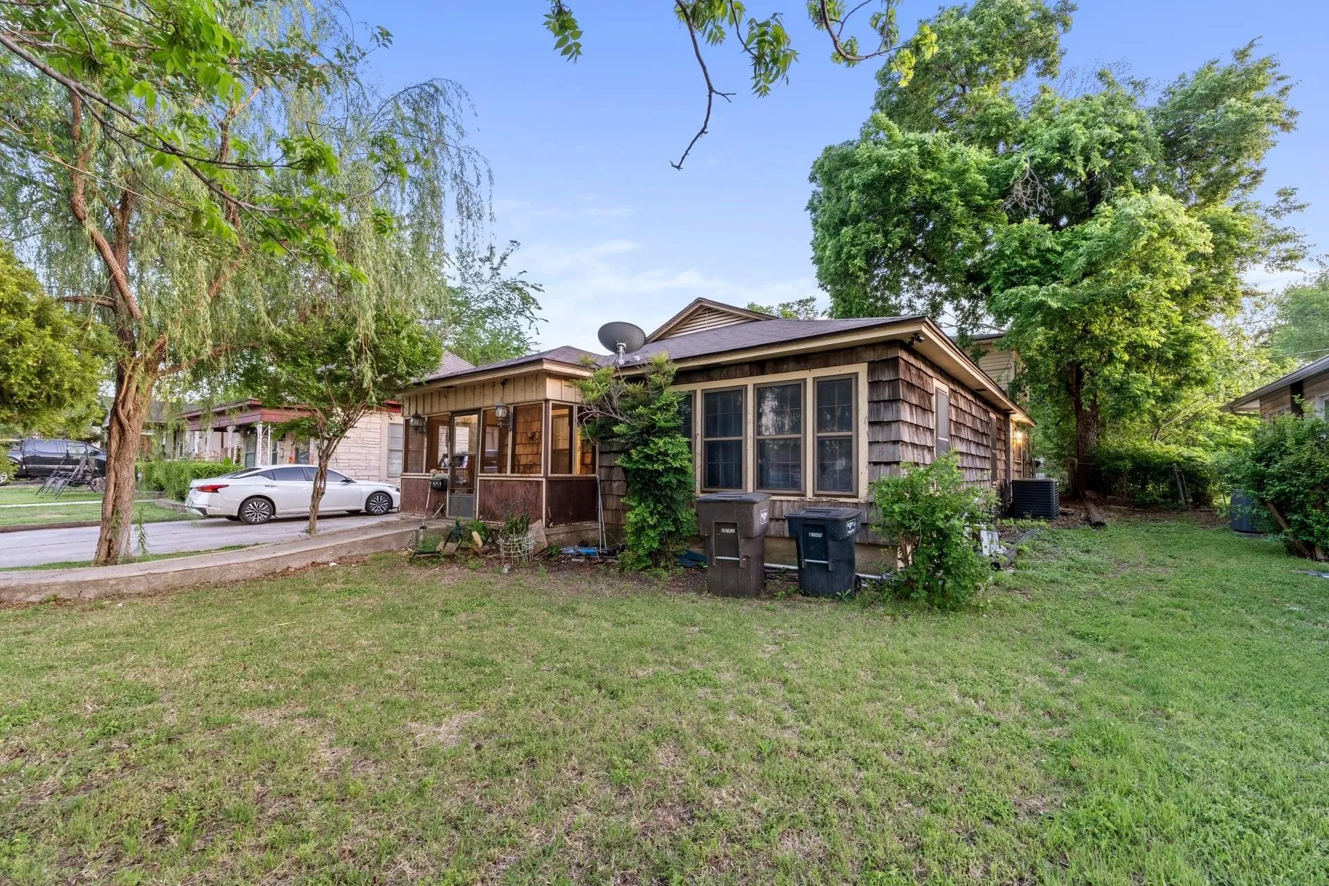 Single Family Residence For Sale in Tarrant County , 2617 Loraine Street, Fort Worth, Texas 76106, 5 Bedroom, 3 Bathroom, Garage spaces, 2,764 Sqft, built in 1958, mls#21398978, Real Estate Agent in Fort Worth, Homes For Sale in Tarrant county, Homes For Sale in Fort Worth, Realtor in Fort Worth Texas, Real Estate Brokerage Independent Realty Texas, Luminita Cordes Realtor