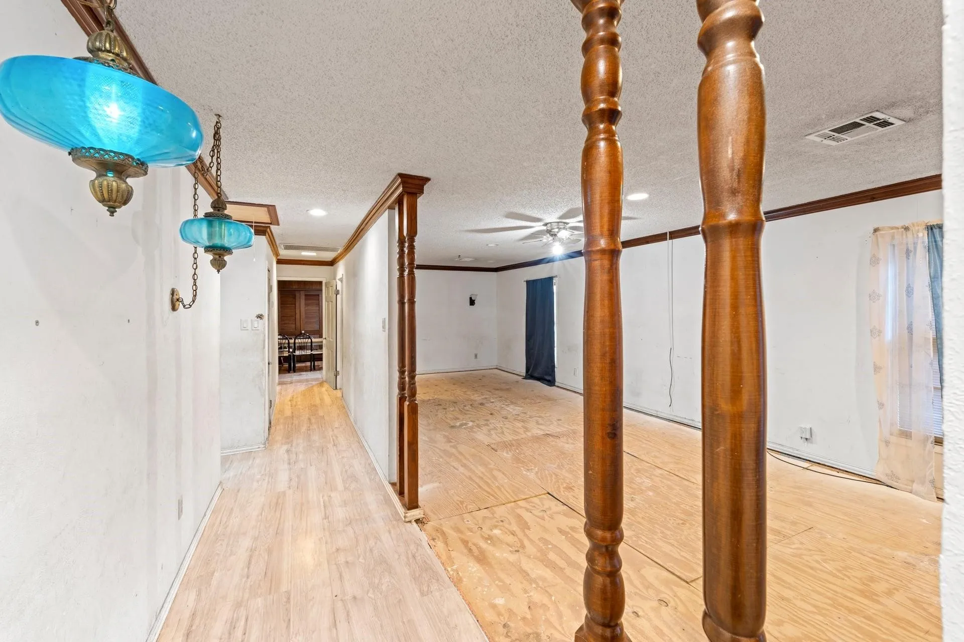 Single Family Residence For Sale in Tarrant County , 2617 Loraine Street, Fort Worth, Texas 76106, 5 Bedroom, 3 Bathroom, Garage spaces, 2,764 Sqft, built in 1958, mls#21398978, Real Estate Agent in Fort Worth, Homes For Sale in Tarrant county, Homes For Sale in Fort Worth, Realtor in Fort Worth Texas, Real Estate Brokerage Independent Realty Texas, Luminita Cordes Realtor