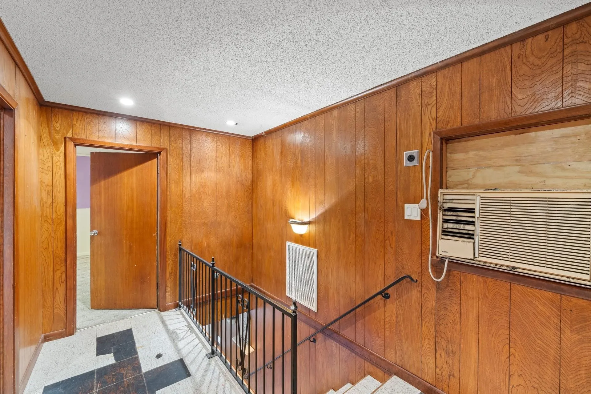 Single Family Residence For Sale in Tarrant County , 2617 Loraine Street, Fort Worth, Texas 76106, 5 Bedroom, 3 Bathroom, Garage spaces, 2,764 Sqft, built in 1958, mls#21398978, Real Estate Agent in Fort Worth, Homes For Sale in Tarrant county, Homes For Sale in Fort Worth, Realtor in Fort Worth Texas, Real Estate Brokerage Independent Realty Texas, Luminita Cordes Realtor