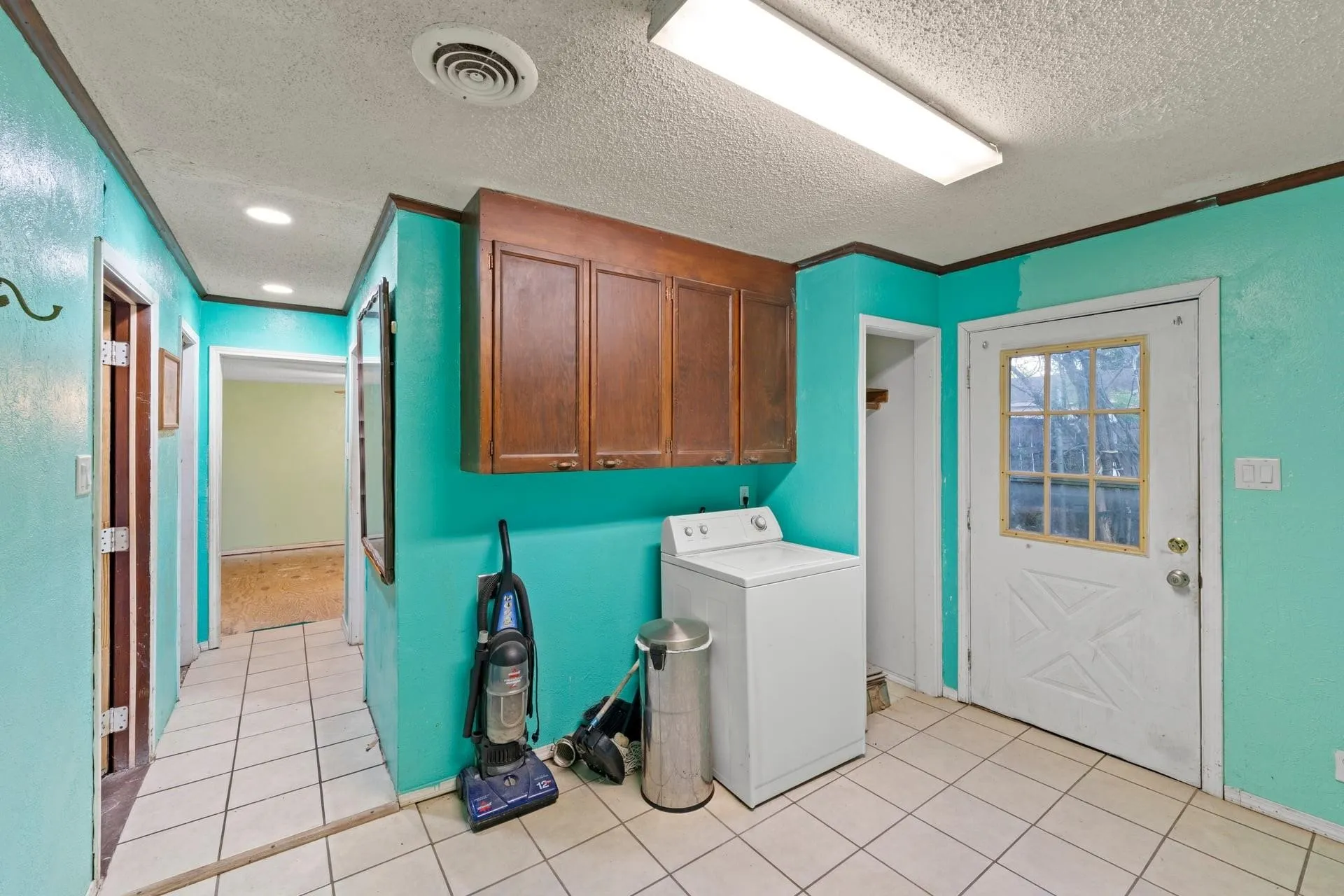 Single Family Residence For Sale in Tarrant County , 2617 Loraine Street, Fort Worth, Texas 76106, 5 Bedroom, 3 Bathroom, Garage spaces, 2,764 Sqft, built in 1958, mls#21398978, Real Estate Agent in Fort Worth, Homes For Sale in Tarrant county, Homes For Sale in Fort Worth, Realtor in Fort Worth Texas, Real Estate Brokerage Independent Realty Texas, Luminita Cordes Realtor