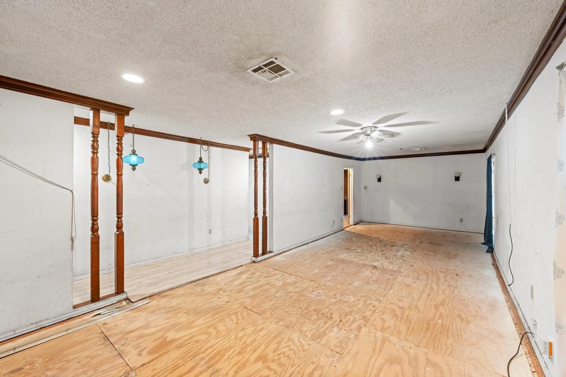 Single Family Residence For Sale in Tarrant County , 2617 Loraine Street, Fort Worth, Texas 76106, 5 Bedroom, 3 Bathroom, Garage spaces, 2,764 Sqft, built in 1958, mls#21398978, Real Estate Agent in Fort Worth, Homes For Sale in Tarrant county, Homes For Sale in Fort Worth, Realtor in Fort Worth Texas, Real Estate Brokerage Independent Realty Texas, Luminita Cordes Realtor