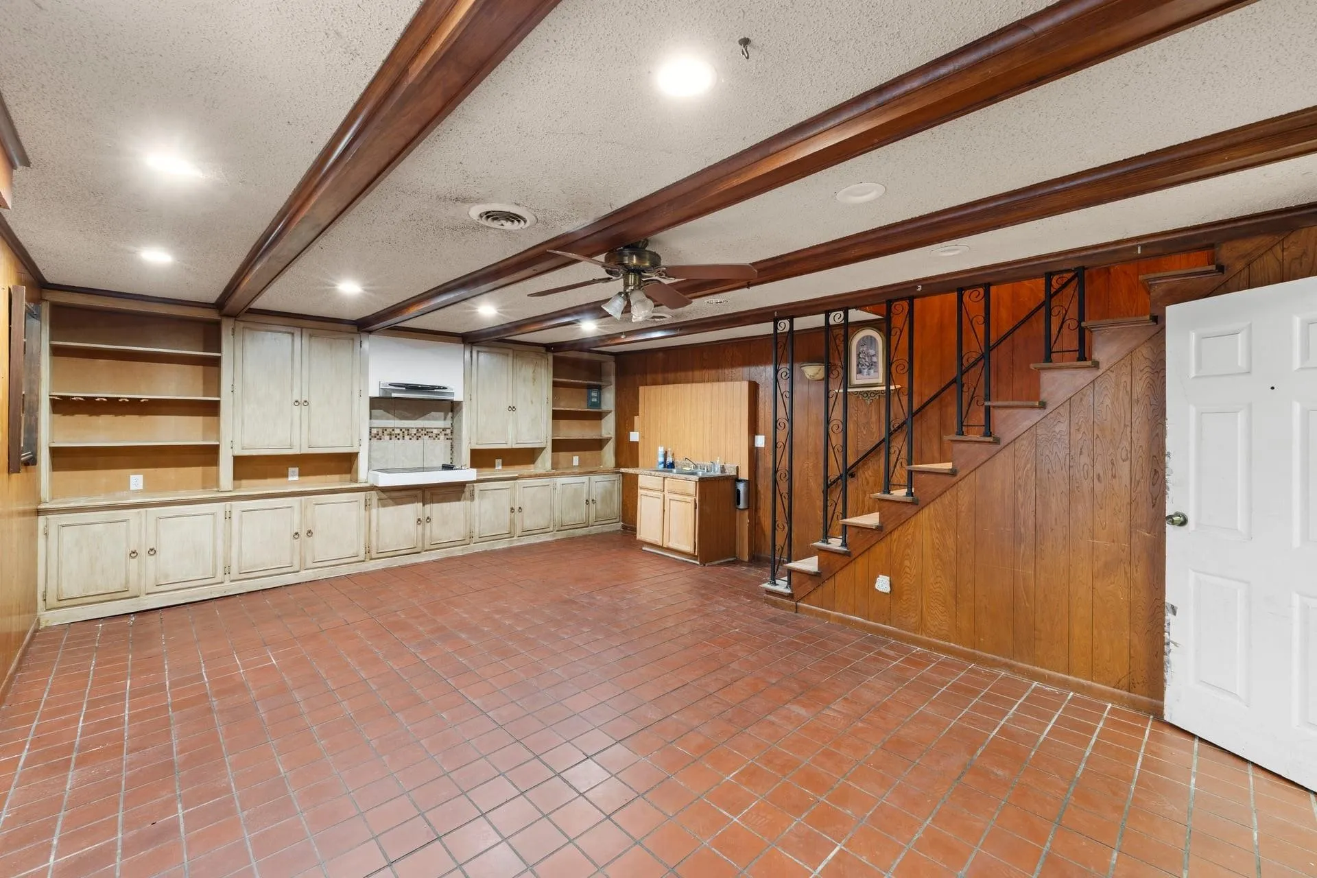 Single Family Residence For Sale in Tarrant County , 2617 Loraine Street, Fort Worth, Texas 76106, 5 Bedroom, 3 Bathroom, Garage spaces, 2,764 Sqft, built in 1958, mls#21398978, Real Estate Agent in Fort Worth, Homes For Sale in Tarrant county, Homes For Sale in Fort Worth, Realtor in Fort Worth Texas, Real Estate Brokerage Independent Realty Texas, Luminita Cordes Realtor