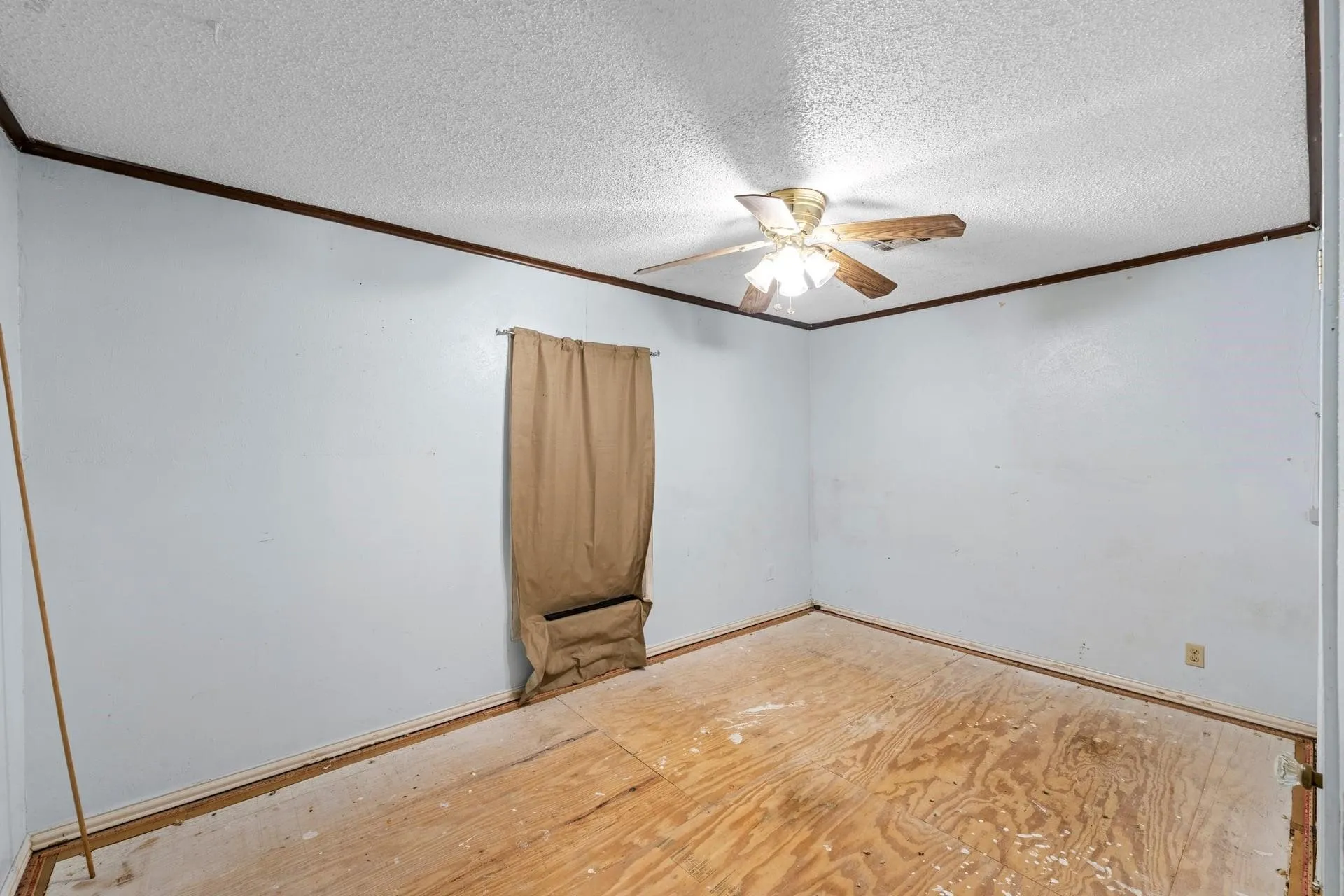 Single Family Residence For Sale in Tarrant County , 2617 Loraine Street, Fort Worth, Texas 76106, 5 Bedroom, 3 Bathroom, Garage spaces, 2,764 Sqft, built in 1958, mls#21398978, Real Estate Agent in Fort Worth, Homes For Sale in Tarrant county, Homes For Sale in Fort Worth, Realtor in Fort Worth Texas, Real Estate Brokerage Independent Realty Texas, Luminita Cordes Realtor