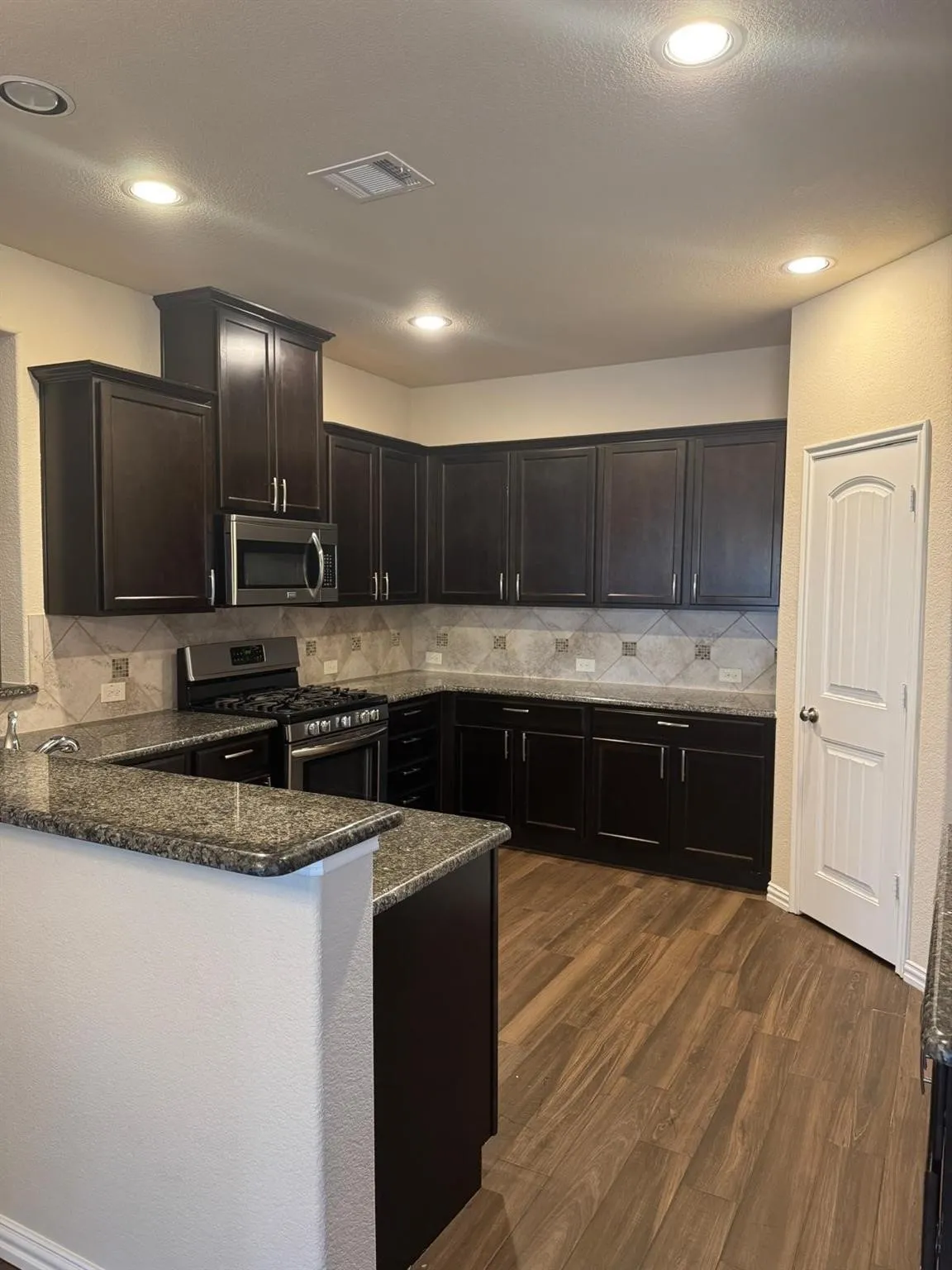 Single Family Residence For Rent in Collin County , 9908 Coyote Pass Trail, Mc Kinney, Texas 75071, 3 Bedroom, 3 Bathroom, 2 Garage spaces, 2,213 Sqft, built in 2016, mls#21399047, Real Estate Agent in Mc Kinney, Homes For Rent in Collin county, Homes For Rent in Mc Kinney, Realtor in Mc Kinney Texas, Real Estate Brokerage Independent Realty Texas, Luminita Cordes Realtor