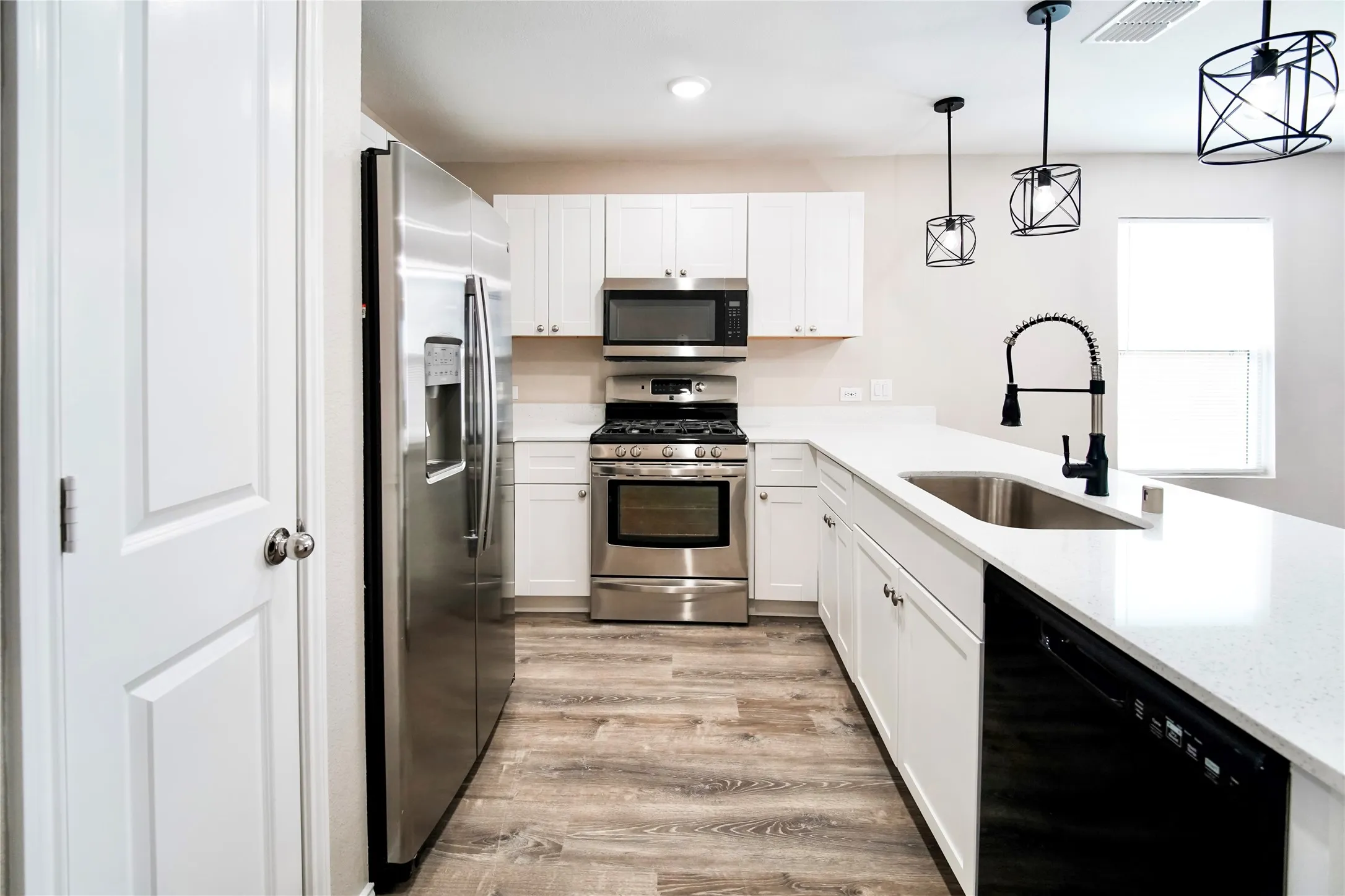 Single Family Residence For Rent in Kaufman County , 2921 Bronte Boulevard, Heartland, Texas 75126, 4 Bedroom, 3 Bathroom, 2 Garage spaces, 2,136 Sqft, built in 2021, mls#21399153, Real Estate Agent in Heartland, Homes For Rent in Kaufman county, Homes For Rent in Heartland, Realtor in Heartland Texas, Real Estate Brokerage Independent Realty Texas, Luminita Cordes Realtor