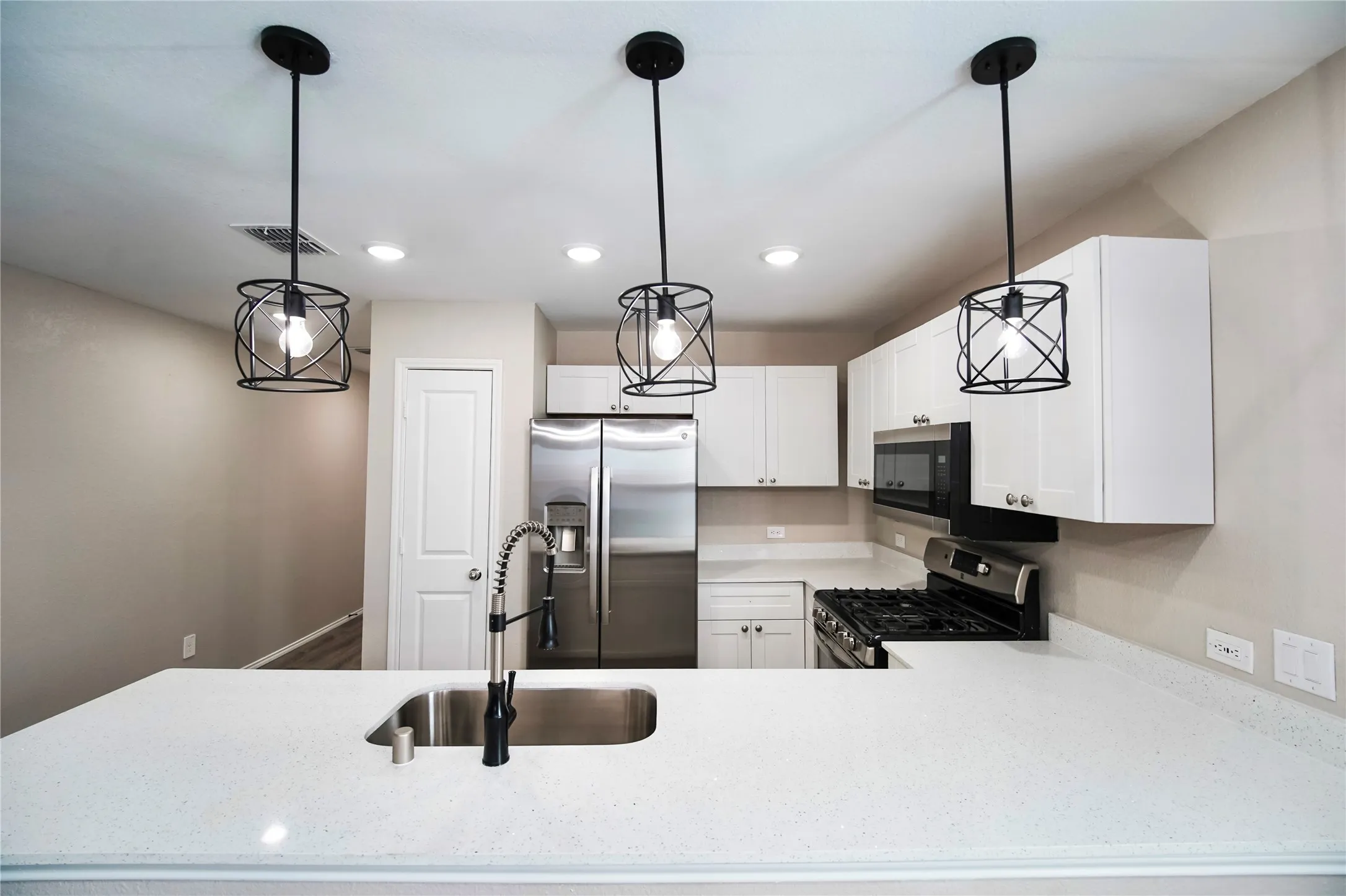 Single Family Residence For Rent in Kaufman County , 2921 Bronte Boulevard, Heartland, Texas 75126, 4 Bedroom, 3 Bathroom, 2 Garage spaces, 2,136 Sqft, built in 2021, mls#21399153, Real Estate Agent in Heartland, Homes For Rent in Kaufman county, Homes For Rent in Heartland, Realtor in Heartland Texas, Real Estate Brokerage Independent Realty Texas, Luminita Cordes Realtor