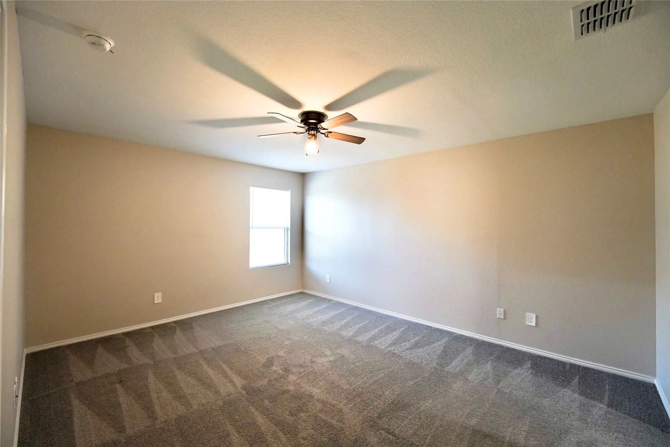 Single Family Residence For Rent in Kaufman County , 2921 Bronte Boulevard, Heartland, Texas 75126, 4 Bedroom, 3 Bathroom, 2 Garage spaces, 2,136 Sqft, built in 2021, mls#21399153, Real Estate Agent in Heartland, Homes For Rent in Kaufman county, Homes For Rent in Heartland, Realtor in Heartland Texas, Real Estate Brokerage Independent Realty Texas, Luminita Cordes Realtor