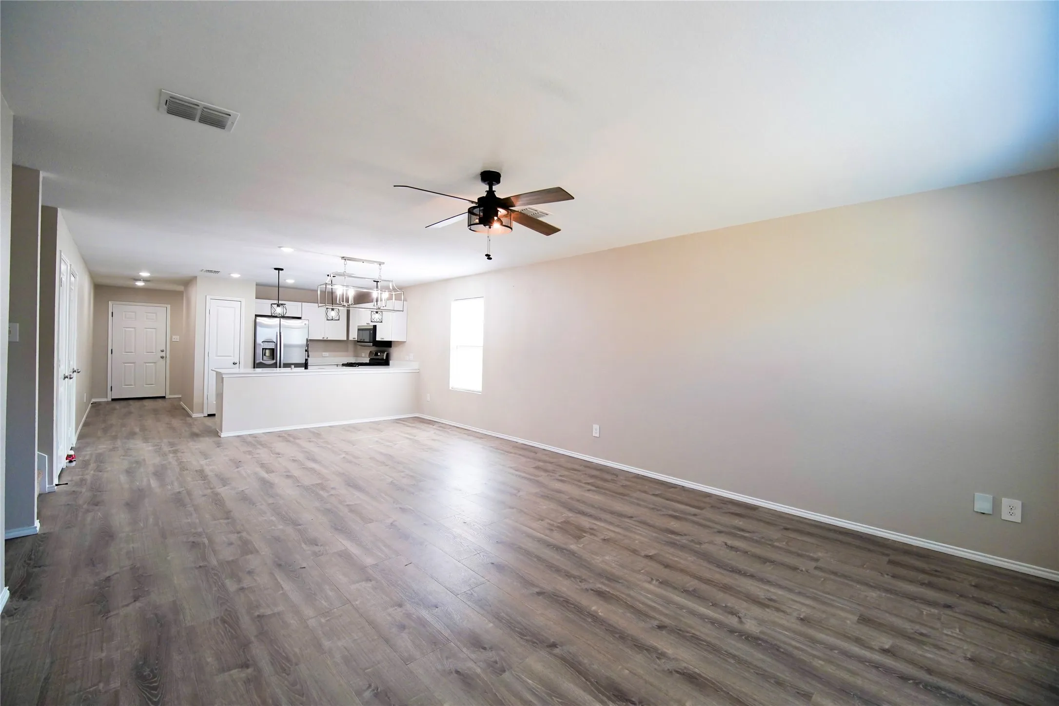Single Family Residence For Rent in Kaufman County , 2921 Bronte Boulevard, Heartland, Texas 75126, 4 Bedroom, 3 Bathroom, 2 Garage spaces, 2,136 Sqft, built in 2021, mls#21399153, Real Estate Agent in Heartland, Homes For Rent in Kaufman county, Homes For Rent in Heartland, Realtor in Heartland Texas, Real Estate Brokerage Independent Realty Texas, Luminita Cordes Realtor