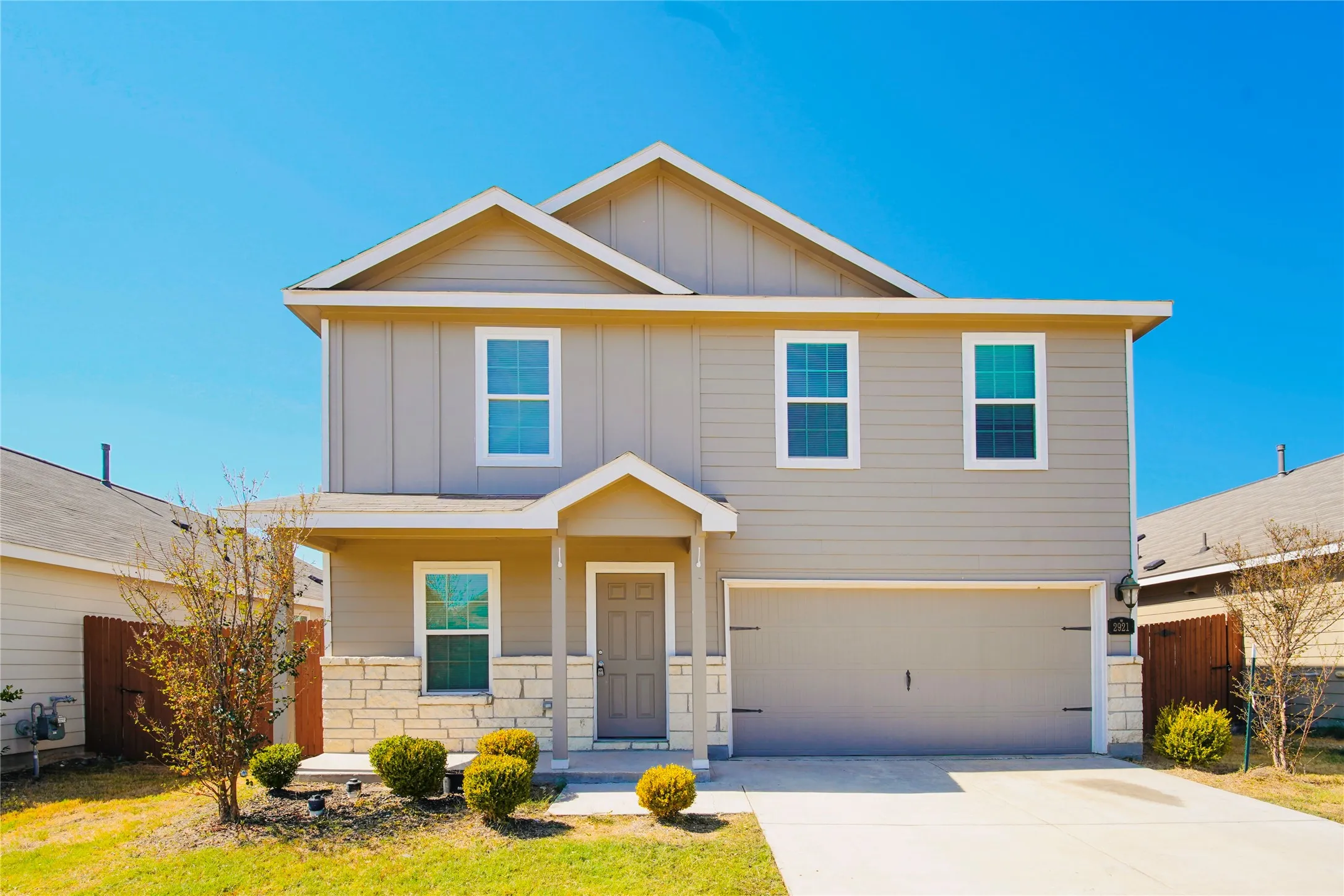 Single Family Residence For Rent in Kaufman County , 2921 Bronte Boulevard, Heartland, Texas 75126, 4 Bedroom, 3 Bathroom, 2 Garage spaces, 2,136 Sqft, built in 2021, mls#21399153, Real Estate Agent in Heartland, Homes For Rent in Kaufman county, Homes For Rent in Heartland, Realtor in Heartland Texas, Real Estate Brokerage Independent Realty Texas, Luminita Cordes Realtor