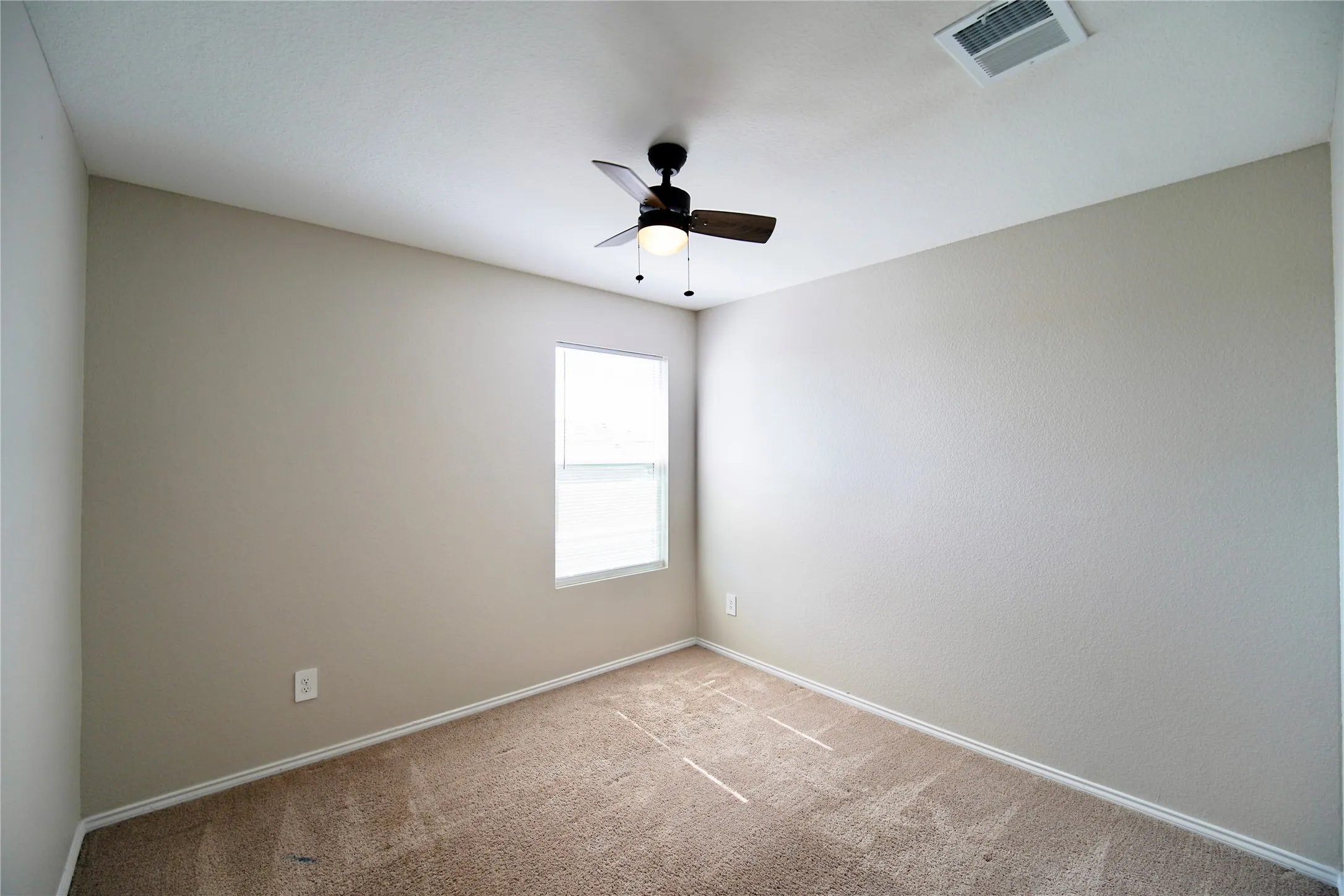 Single Family Residence For Rent in Kaufman County , 2921 Bronte Boulevard, Heartland, Texas 75126, 4 Bedroom, 3 Bathroom, 2 Garage spaces, 2,136 Sqft, built in 2021, mls#21399153, Real Estate Agent in Heartland, Homes For Rent in Kaufman county, Homes For Rent in Heartland, Realtor in Heartland Texas, Real Estate Brokerage Independent Realty Texas, Luminita Cordes Realtor