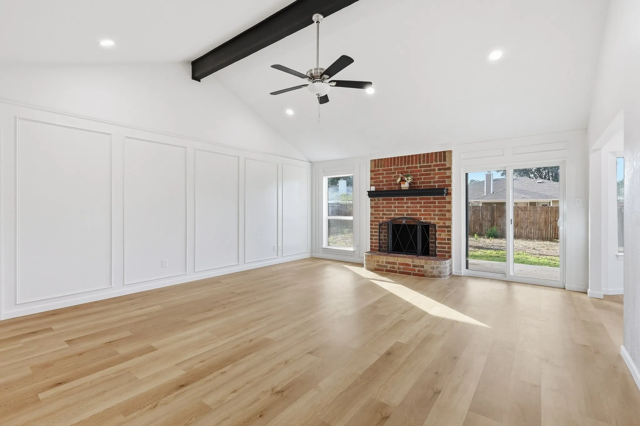 Single Family Residence For Sale in Tarrant County , 3113 Meadowmoor Street, Fort Worth, Texas 76133, 3 Bedroom, 2 Bathroom, 2 Garage spaces, 1,330 Sqft, built in 1983, mls#21399091, Real Estate Agent in Fort Worth, Homes For Sale in Tarrant county, Homes For Sale in Fort Worth, Realtor in Fort Worth Texas, Real Estate Brokerage Independent Realty Texas, Luminita Cordes Realtor