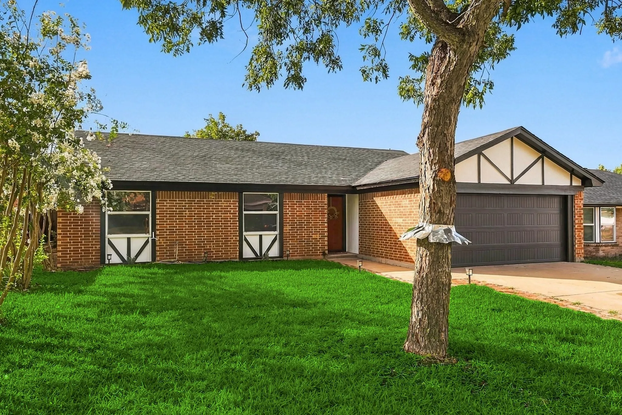 Single Family Residence For Sale in Tarrant County , 3113 Meadowmoor Street, Fort Worth, Texas 76133, 3 Bedroom, 2 Bathroom, 2 Garage spaces, 1,330 Sqft, built in 1983, mls#21399091, Real Estate Agent in Fort Worth, Homes For Sale in Tarrant county, Homes For Sale in Fort Worth, Realtor in Fort Worth Texas, Real Estate Brokerage Independent Realty Texas, Luminita Cordes Realtor