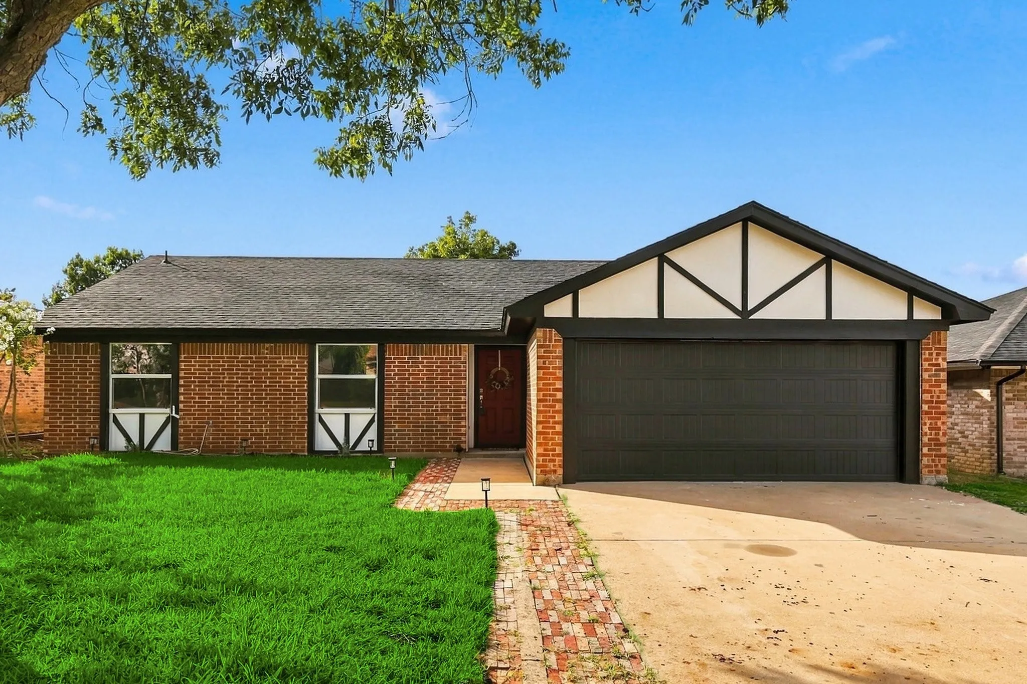 Single Family Residence For Sale in Tarrant County , 3113 Meadowmoor Street, Fort Worth, Texas 76133, 3 Bedroom, 2 Bathroom, 2 Garage spaces, 1,330 Sqft, built in 1983, mls#21399091, Real Estate Agent in Fort Worth, Homes For Sale in Tarrant county, Homes For Sale in Fort Worth, Realtor in Fort Worth Texas, Real Estate Brokerage Independent Realty Texas, Luminita Cordes Realtor