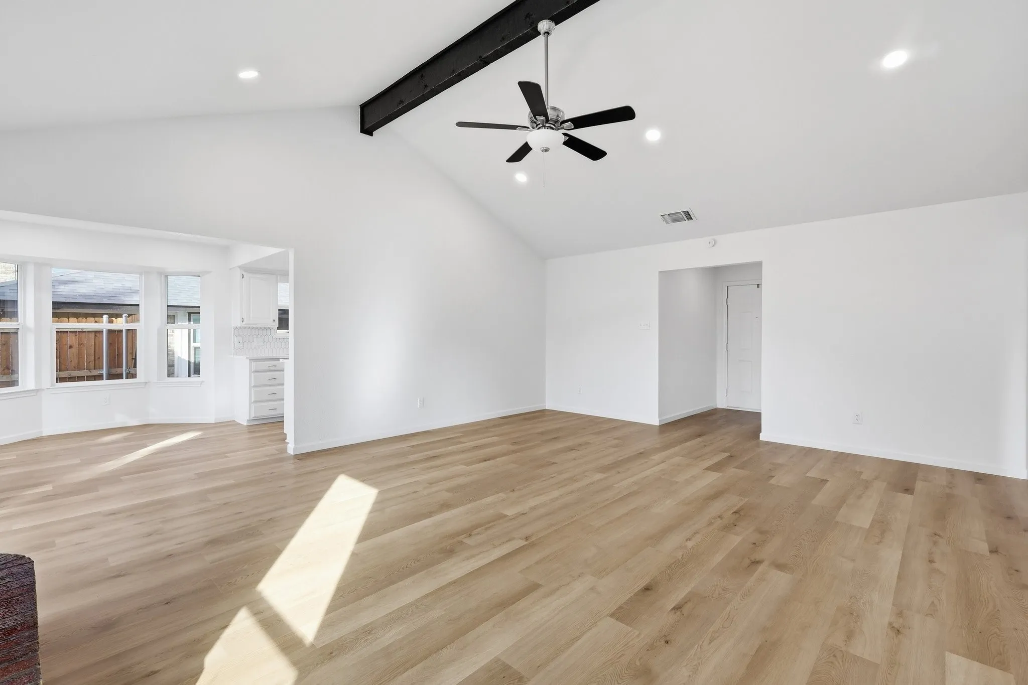 Single Family Residence For Sale in Tarrant County , 3113 Meadowmoor Street, Fort Worth, Texas 76133, 3 Bedroom, 2 Bathroom, 2 Garage spaces, 1,330 Sqft, built in 1983, mls#21399091, Real Estate Agent in Fort Worth, Homes For Sale in Tarrant county, Homes For Sale in Fort Worth, Realtor in Fort Worth Texas, Real Estate Brokerage Independent Realty Texas, Luminita Cordes Realtor