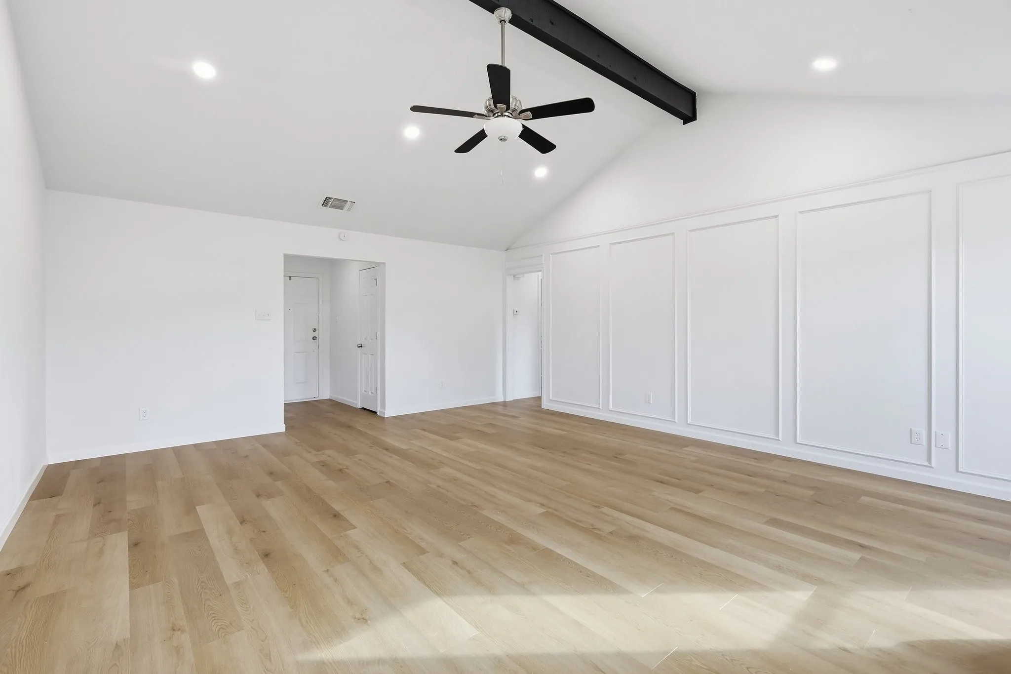 Single Family Residence For Sale in Tarrant County , 3113 Meadowmoor Street, Fort Worth, Texas 76133, 3 Bedroom, 2 Bathroom, 2 Garage spaces, 1,330 Sqft, built in 1983, mls#21399091, Real Estate Agent in Fort Worth, Homes For Sale in Tarrant county, Homes For Sale in Fort Worth, Realtor in Fort Worth Texas, Real Estate Brokerage Independent Realty Texas, Luminita Cordes Realtor