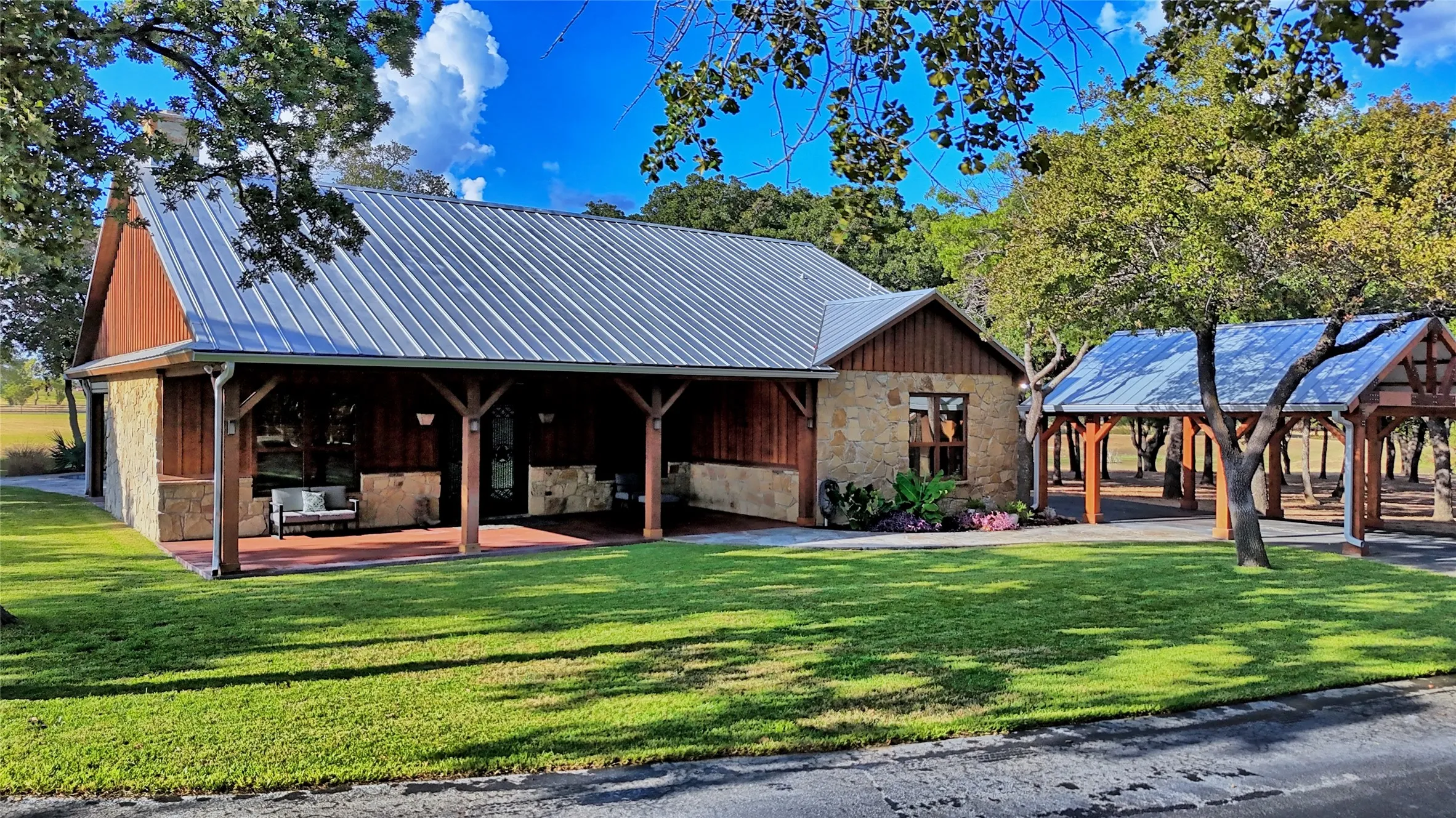 Single Family Residence For Sale in Montague County , 423 Brazos Street, Bowie, Texas 76230, 2 Bedroom, 2 Bathroom, 5 Garage spaces, 1,780 Sqft, built in 2017, mls#21398914, Real Estate Agent in Bowie, Homes For Sale in Montague county, Homes For Sale in Bowie, Realtor in Bowie Texas, Real Estate Brokerage Independent Realty Texas, Luminita Cordes Realtor