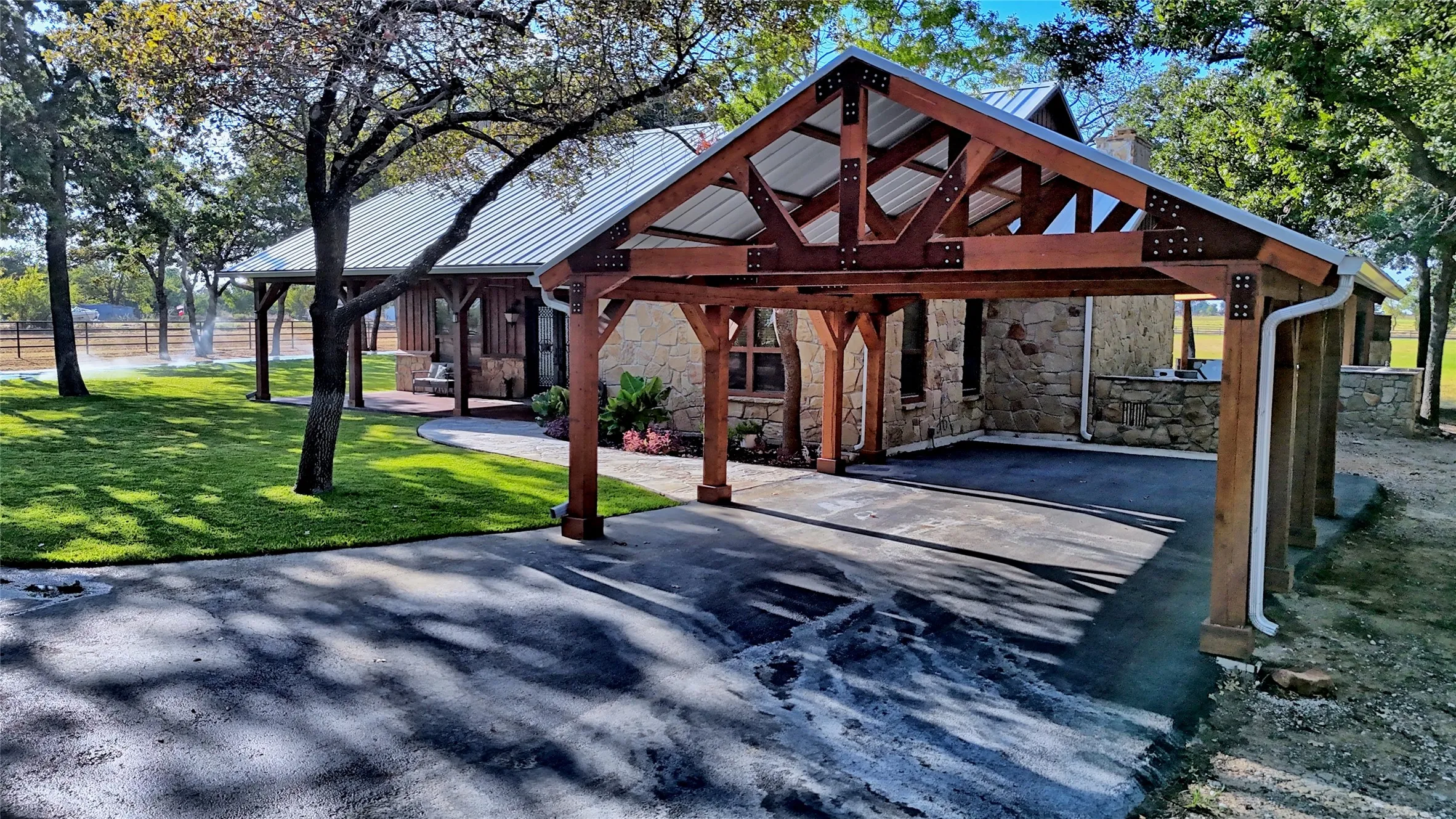 Single Family Residence For Sale in Montague County , 423 Brazos Street, Bowie, Texas 76230, 2 Bedroom, 2 Bathroom, 5 Garage spaces, 1,780 Sqft, built in 2017, mls#21398914, Real Estate Agent in Bowie, Homes For Sale in Montague county, Homes For Sale in Bowie, Realtor in Bowie Texas, Real Estate Brokerage Independent Realty Texas, Luminita Cordes Realtor