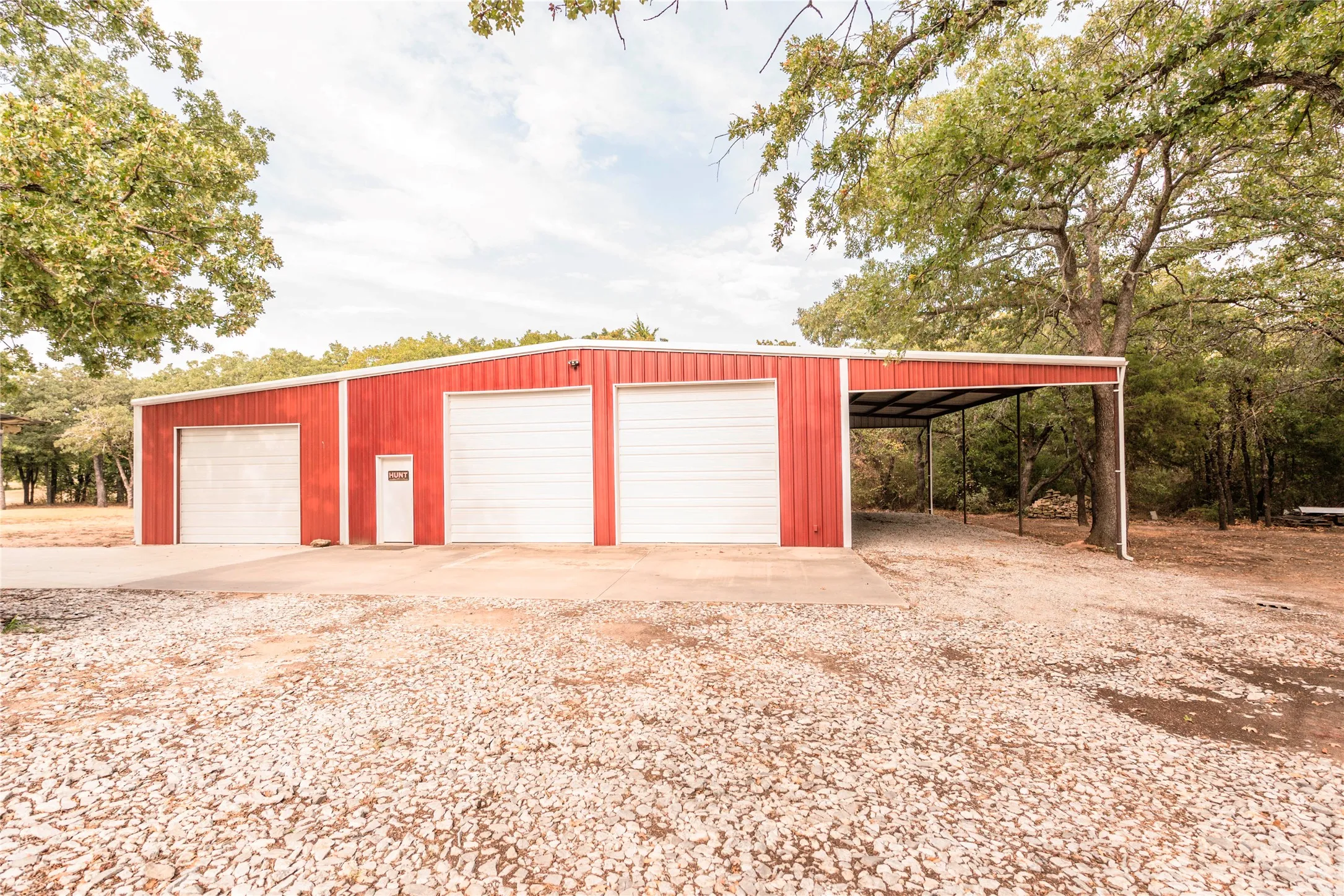 Single Family Residence For Sale in Montague County , 423 Brazos Street, Bowie, Texas 76230, 2 Bedroom, 2 Bathroom, 5 Garage spaces, 1,780 Sqft, built in 2017, mls#21398914, Real Estate Agent in Bowie, Homes For Sale in Montague county, Homes For Sale in Bowie, Realtor in Bowie Texas, Real Estate Brokerage Independent Realty Texas, Luminita Cordes Realtor