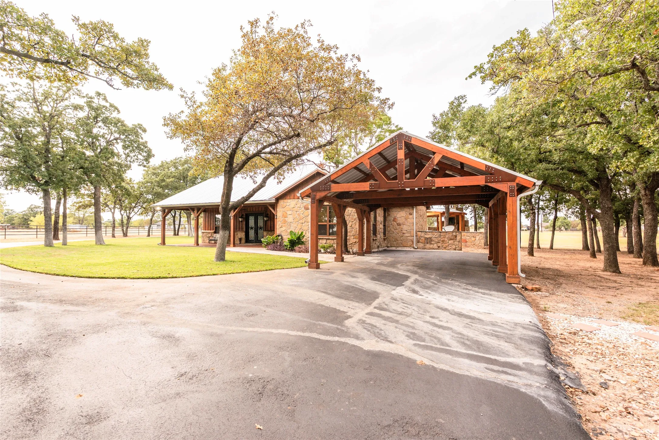 Single Family Residence For Sale in Montague County , 423 Brazos Street, Bowie, Texas 76230, 2 Bedroom, 2 Bathroom, 5 Garage spaces, 1,780 Sqft, built in 2017, mls#21398914, Real Estate Agent in Bowie, Homes For Sale in Montague county, Homes For Sale in Bowie, Realtor in Bowie Texas, Real Estate Brokerage Independent Realty Texas, Luminita Cordes Realtor